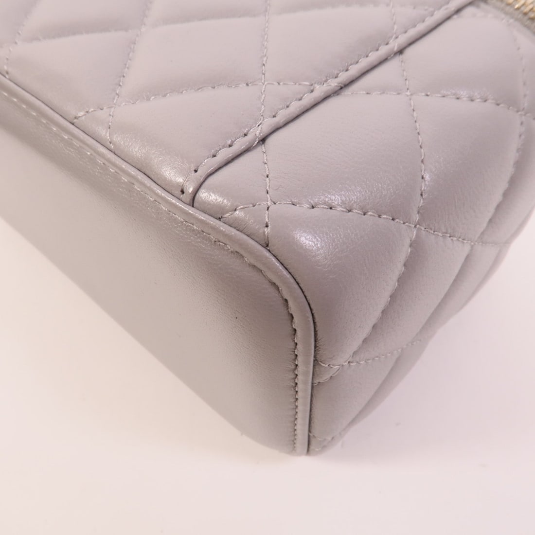 Chanel Vanity Case Gold Ball - 16