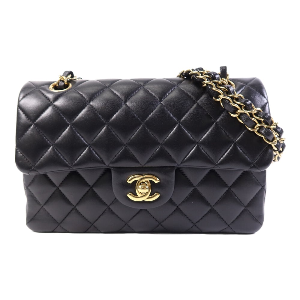 Chanel Classic 23 Black: Black lambskin classic 23 chain shoulder bag. 23 x 14.5 x 6 cm.