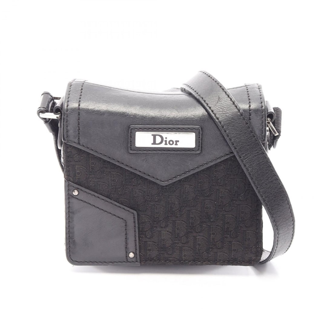 Dior Street Chic Trotter Black: Authentic and authenticated Christian Dior Street Chic Trotter shoulder bag in black canvas and leather. Approx. 13H x 14/13W x 7D cm with 90-112 cm strap. No accessories listed.