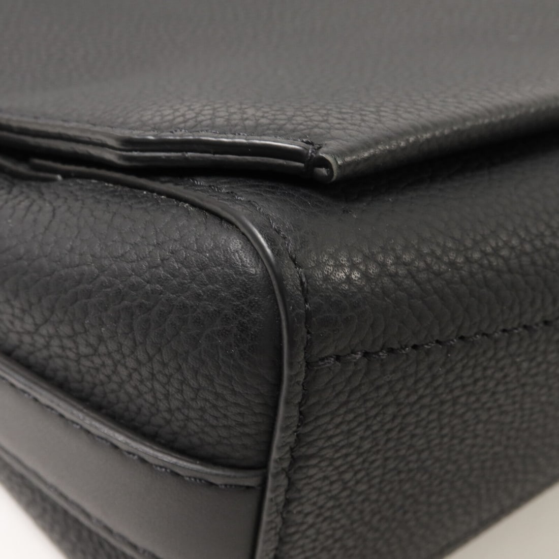 LV Takeoff Messenger Black - 11