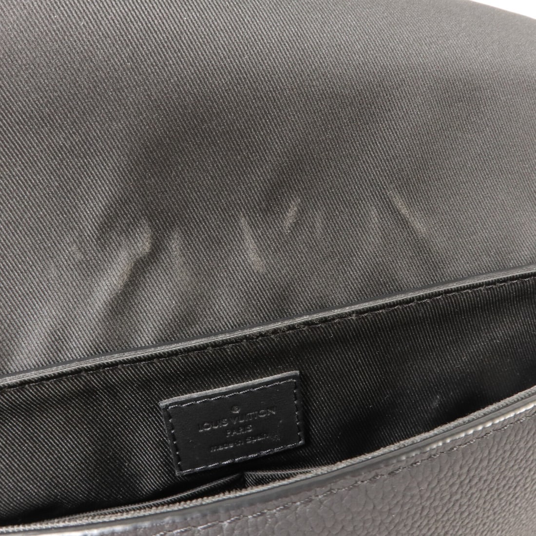 LV Takeoff Messenger Black - 15