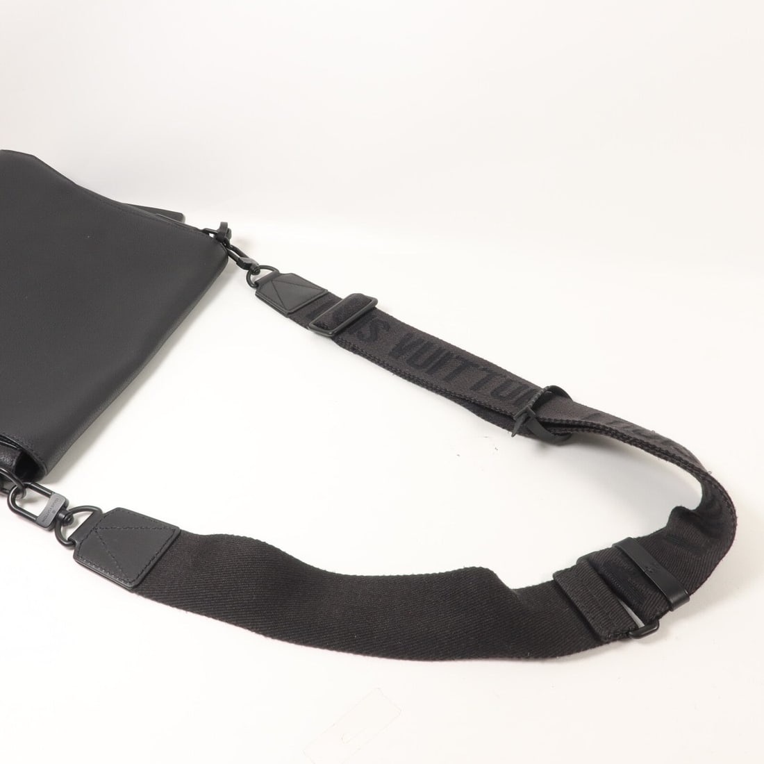 LV Takeoff Messenger Black - 7