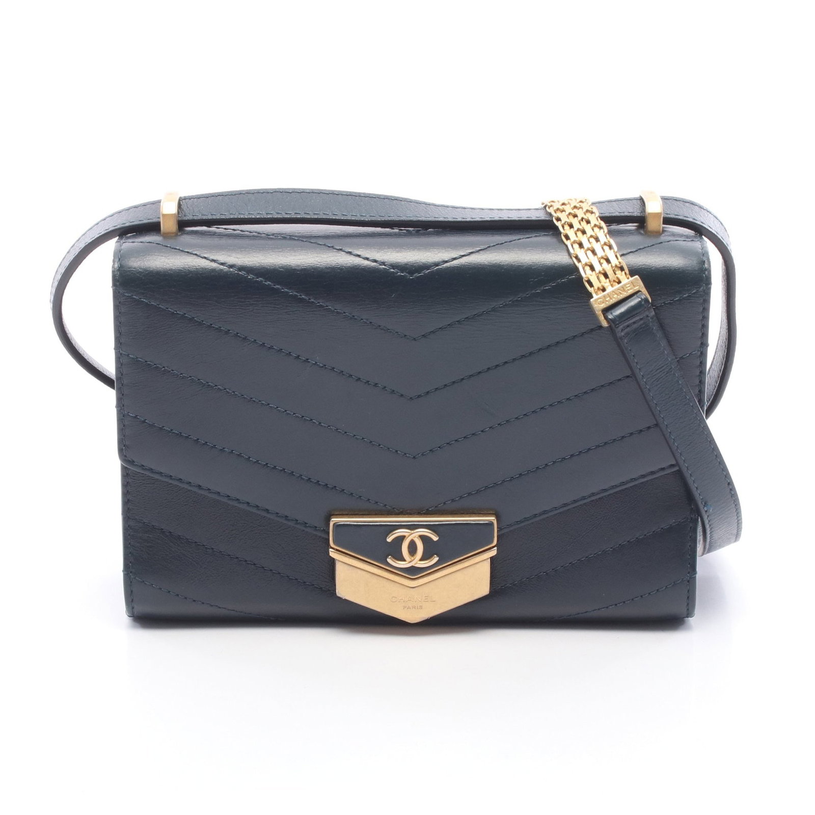 Chanel Chevron V-Stitch Chain Bag: Authentic and authenticated Chanel Chevron V-stitch metal chain shoulder bag in dark green leather with gold hardware. Model A57491. Approx. 13.5H x 19W x 6D cm with double or single chain wear.