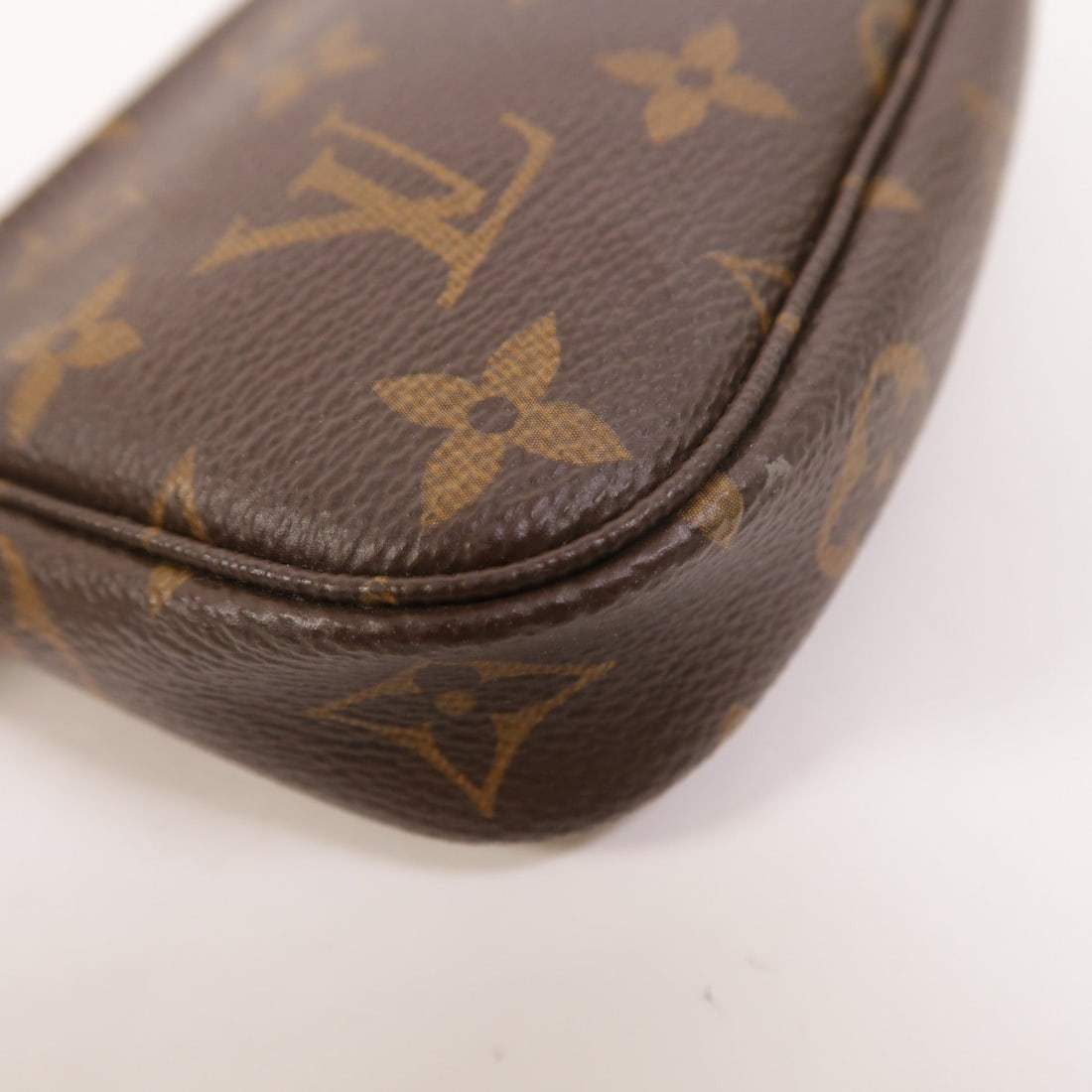 Louis Vuitton Mini Pochette Monogram - 12