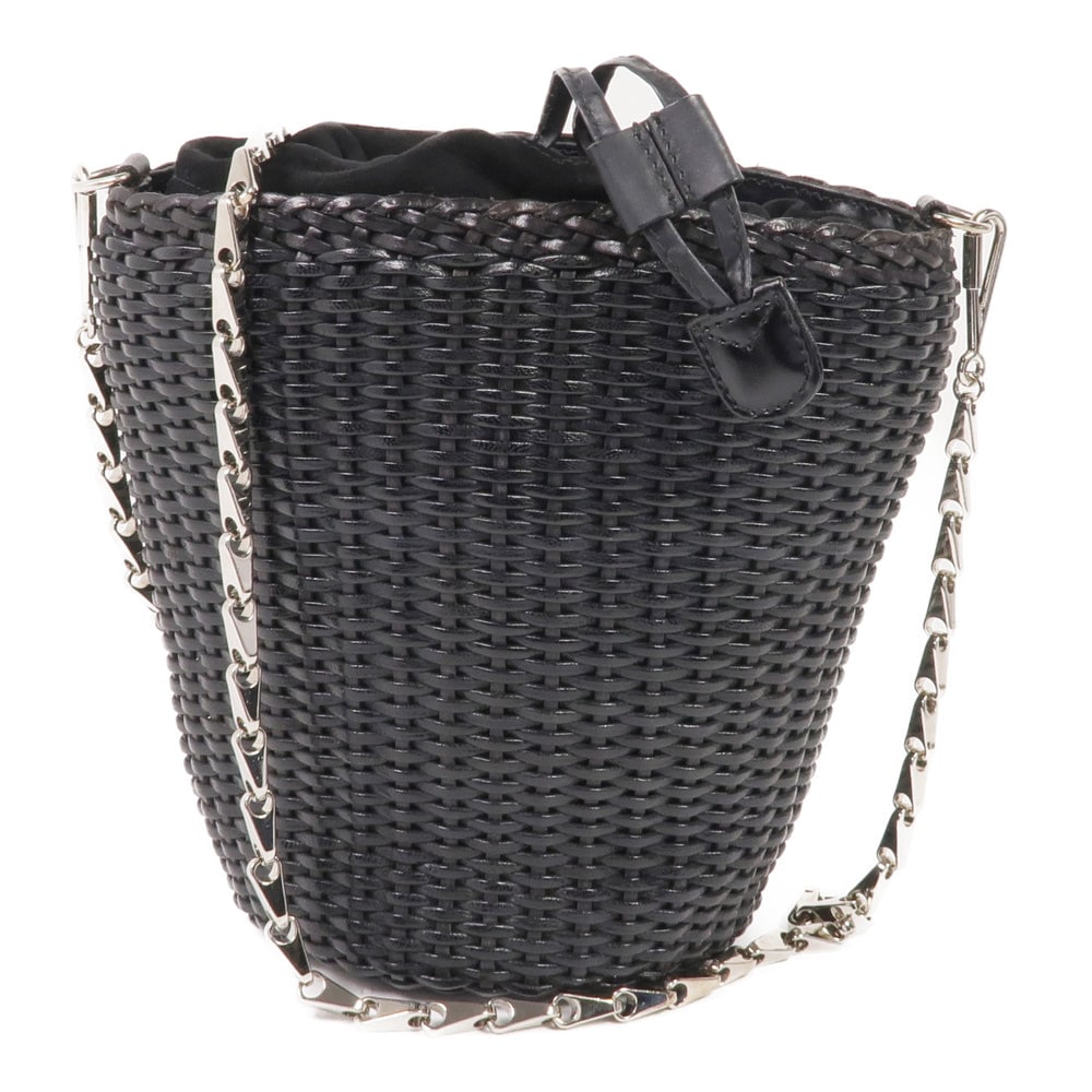 Gucci Calfskin Chain Shoulder Bag: Authentic and authenticated Gucci chain shoulder bag in black calfskin. Product no. #1749. Approx. 13-21W x 18H x 11D cm with 92 cm shoulder strap. No accessories listed.