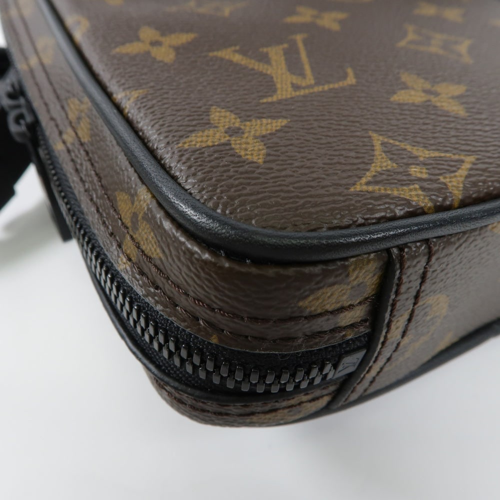 LV Utility Side Bag Monogram - 8