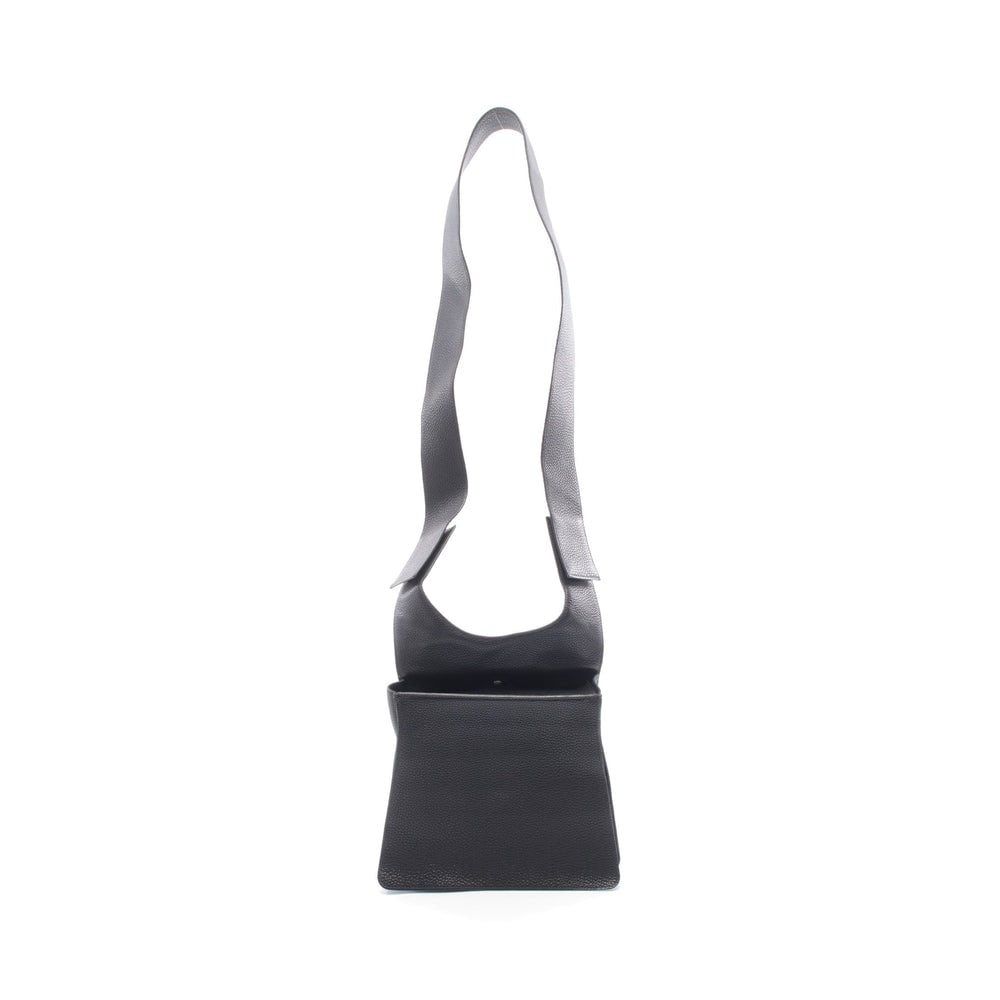 Hermes Togo Shoulder Bag: Black Togo shoulder bag with silver hardware; H20 x W19.5/23.5 x D7 cm; strap 106 cm. Authentic and authenticated.
