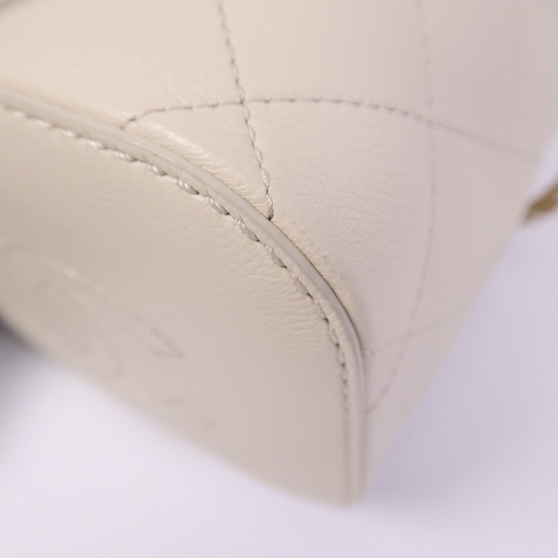 Chanel Bucket Bag Beige - 4