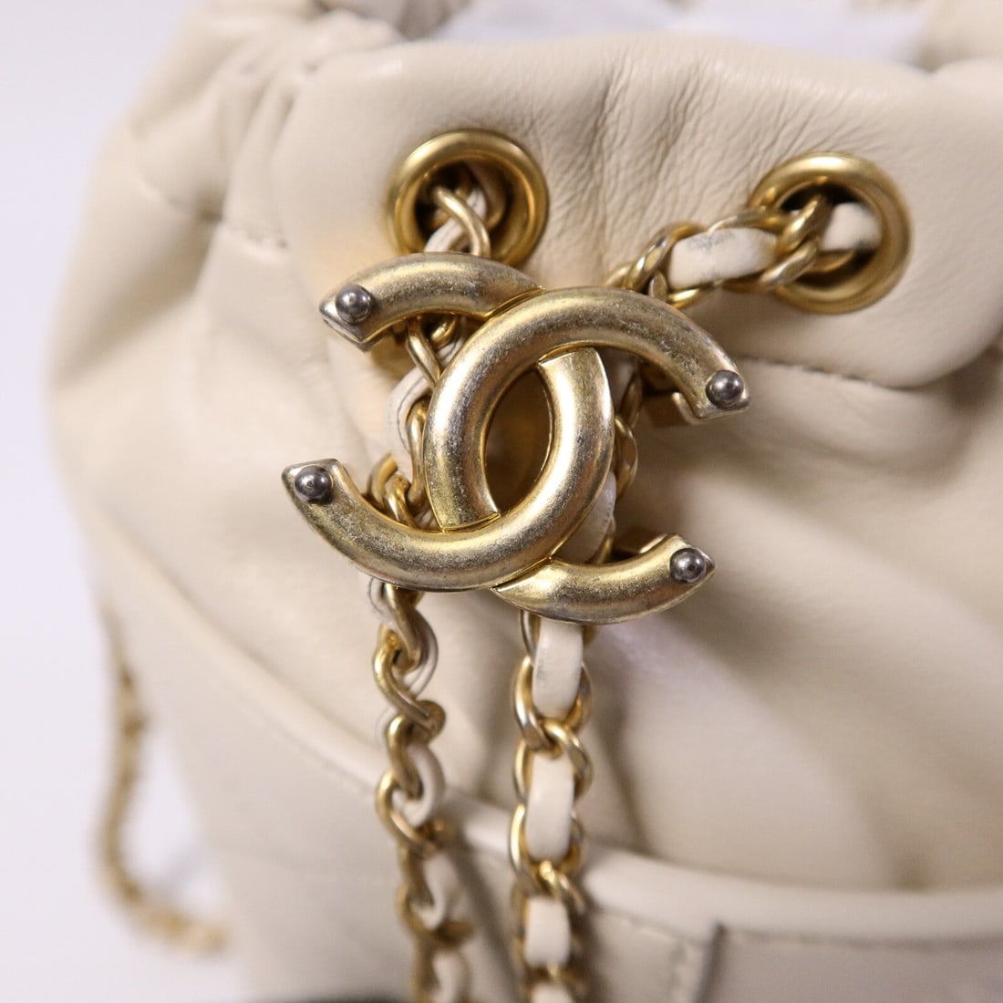 Chanel Bucket Bag Beige - 3