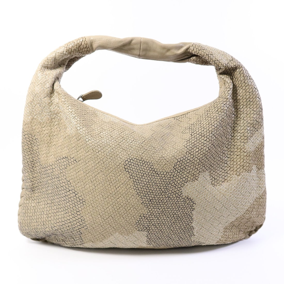 Bottega Veneta Beige Hobo Bag: Authentic and authenticated Bottega Veneta hobo shoulder bag in beige calfskin. Product no. B00153729G. Approx. 39.5W x 22.5H x 2D cm with 39 cm shoulder. Includes storage bags.