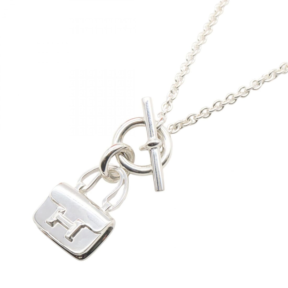 Hermes Amulet Constance Necklace: Hermes Amulet Constance necklace in SV925, silver. Listed price 77,273.00. Real and authenticated.