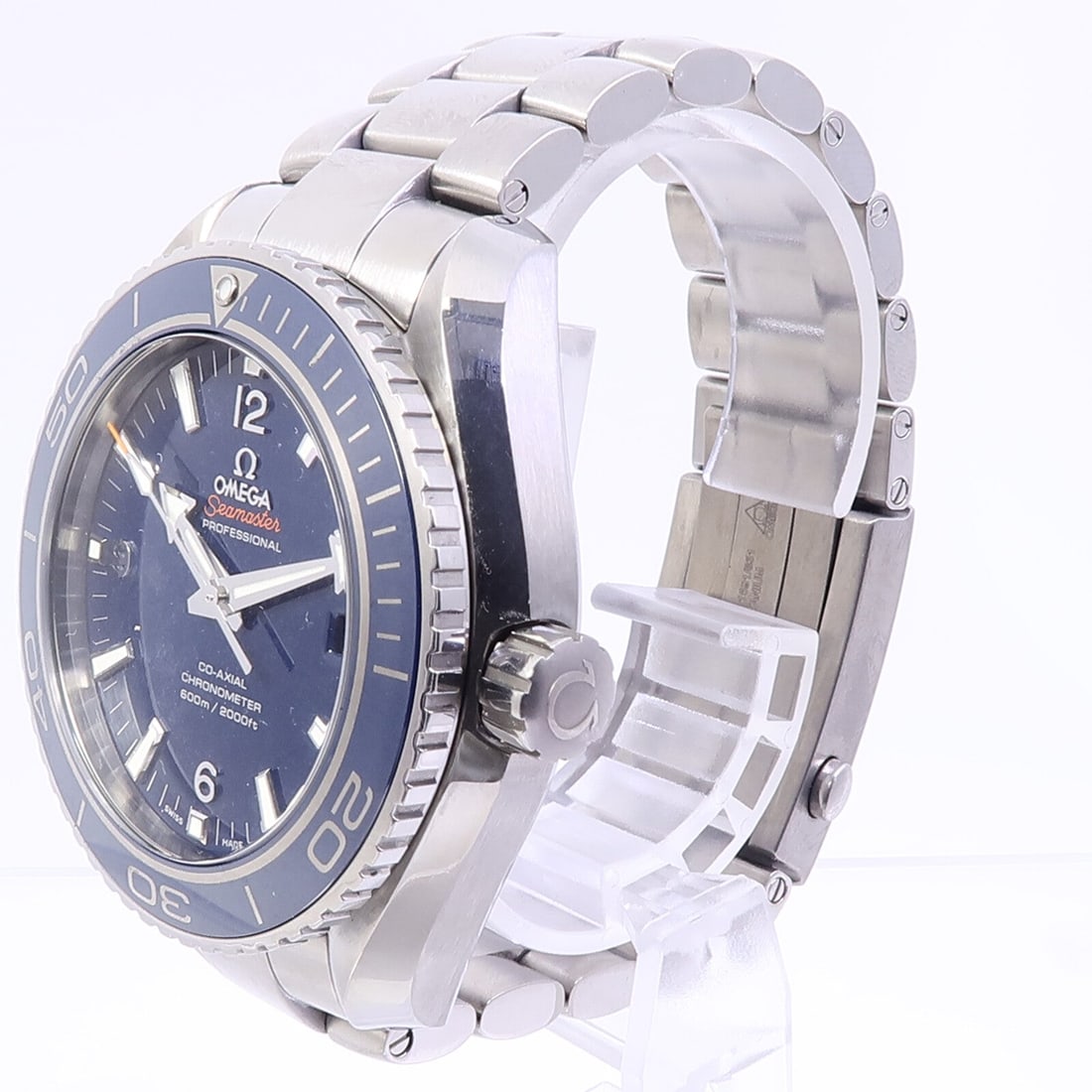 Cartier Roadster W62016V3 Quartz Silver: Quartz Roadster W62016V3 in stainless steel with silver dial. Case 37x32mm. Max wrist 14.5cm. Band width 15.5mm.