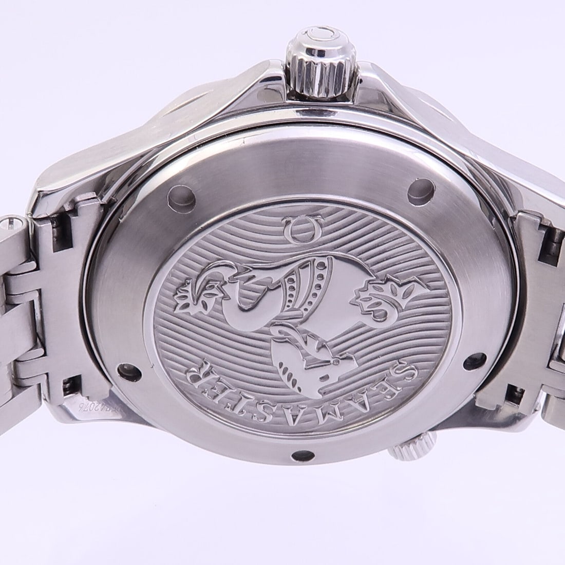 Tudor Black Bay 79230N Auto Black: Automatic Black Bay 41mm 79230N in stainless steel with black dial. Case 41mm, max wrist 16cm, band 13-21mm. Includes storage box, guarantee and case.