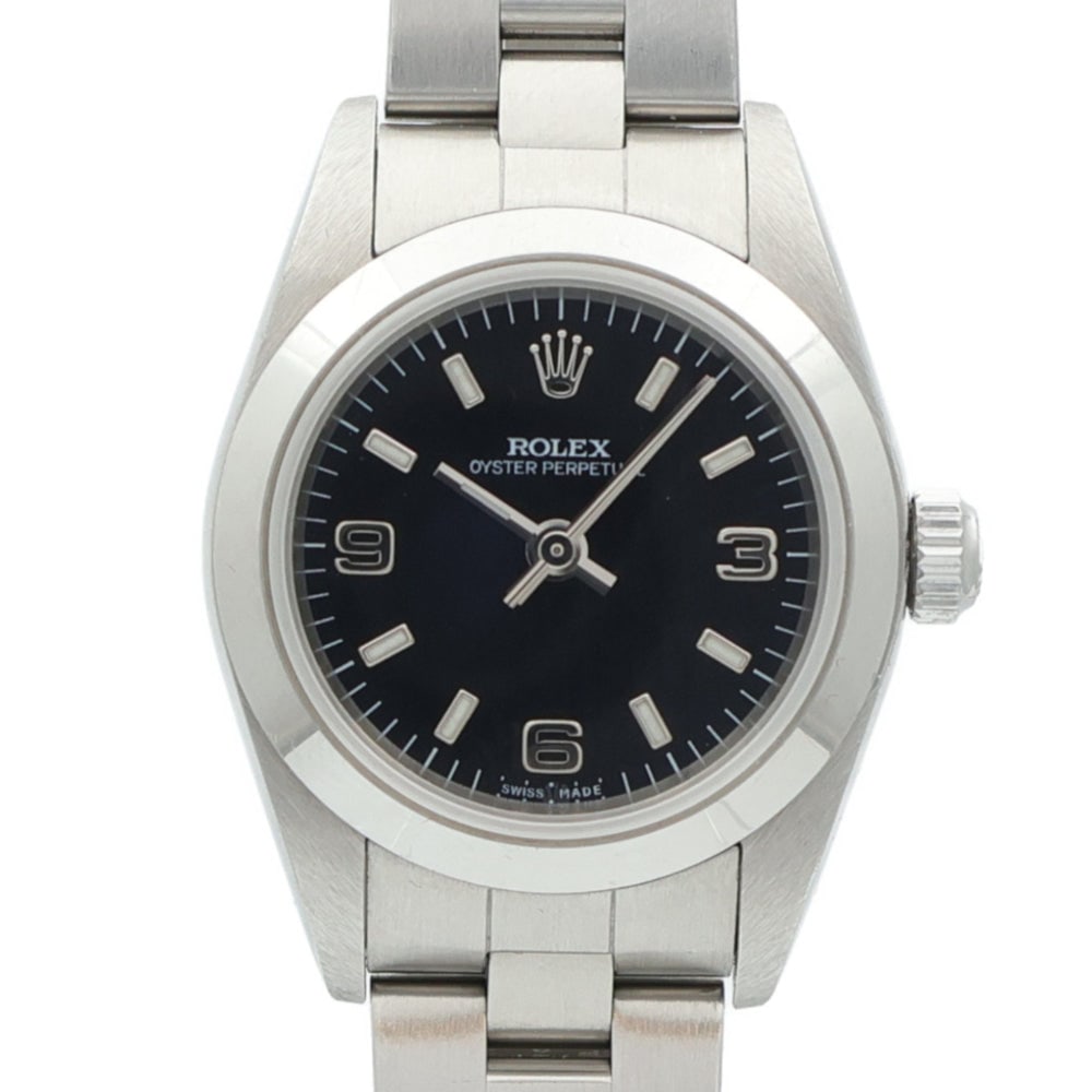 Tudor Black Bay 58 925 Automatic: Gray automatic watch in Sterling Silver 925 with leather belt and rubber strap. Includes storage box, guarantee, and case. 39mm case, fits 14-19cm wrist.