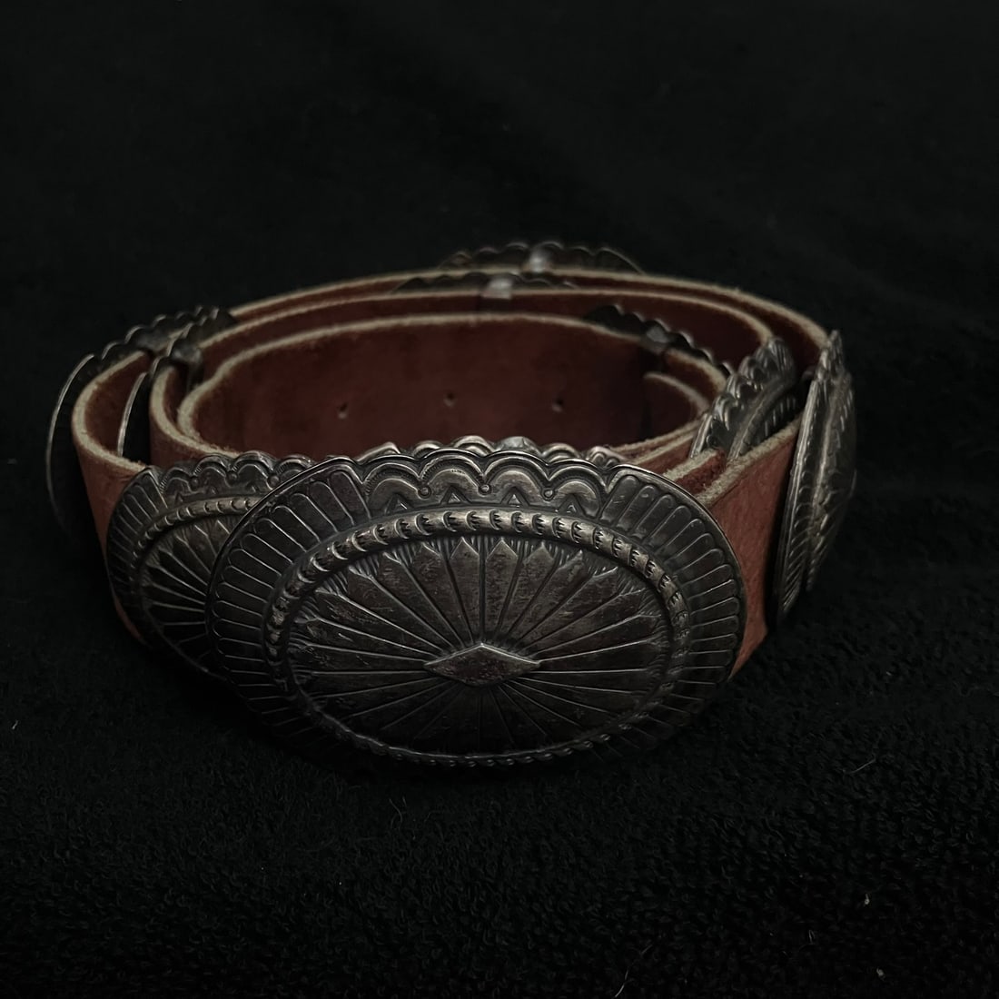 Sterling Silver Navajo Concho Belt 260.9 g: Sterling Silver Navajo Concho Belt. Belt Buckle is 36.8 grams plus 9 plates at 24.9 grams each.