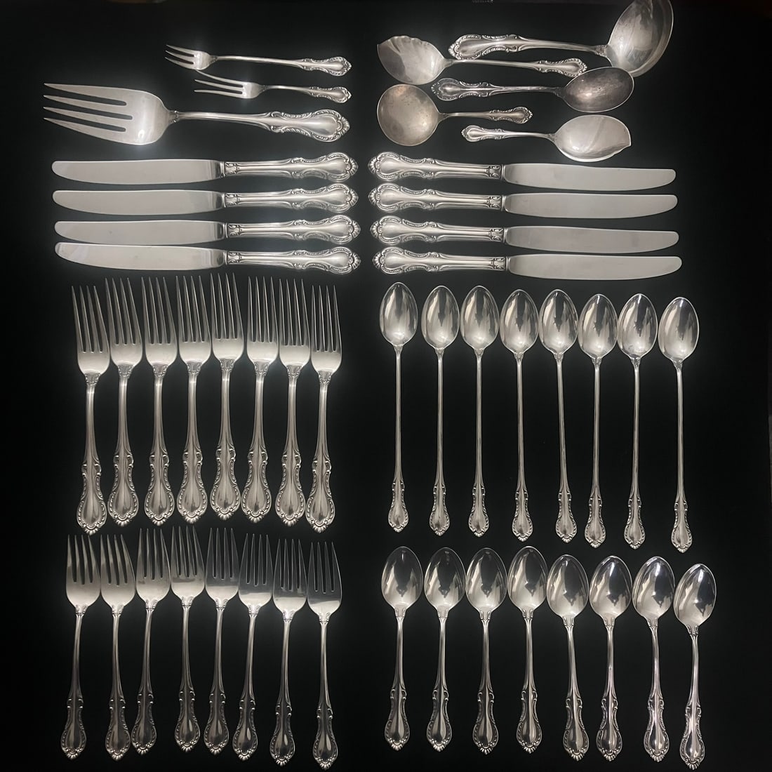 48pc Southern Colonial Sterling Silver Flatware Set - 2006.4 g + knives: Multi-piece flatware service in the Southern Colonial pattern. Multiple pieces are marked “Southern Colonial” on the front and “… ARTS STERLING” on the reverse, with the first word