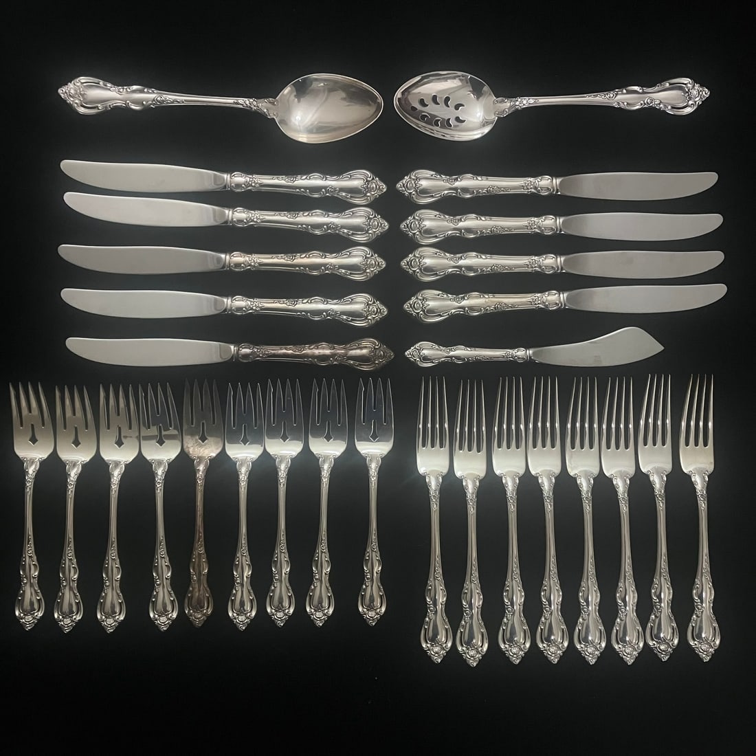 29pc Towle Sterling Silver Spanish Provincial Flatware 915.7 g + knives: Mixed 29-piece flatware assortment in Towle's Spanish Provincial pattern. Visible markings include "Spanish Provincial" and "Towle Sterling © 1967" on multiple handles, and "Towle Sterling Handle