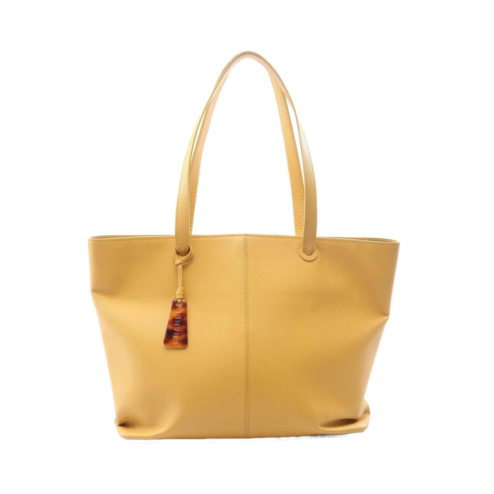 Chanel Charm Tote Yellow: Yellow shoulder tote bag in leather. Accessories: guarantee card, serial seal. Serial: 561****. Size: H31 x W45.5-36 x D12 cm; strap 64 cm, max drop 26 cm.