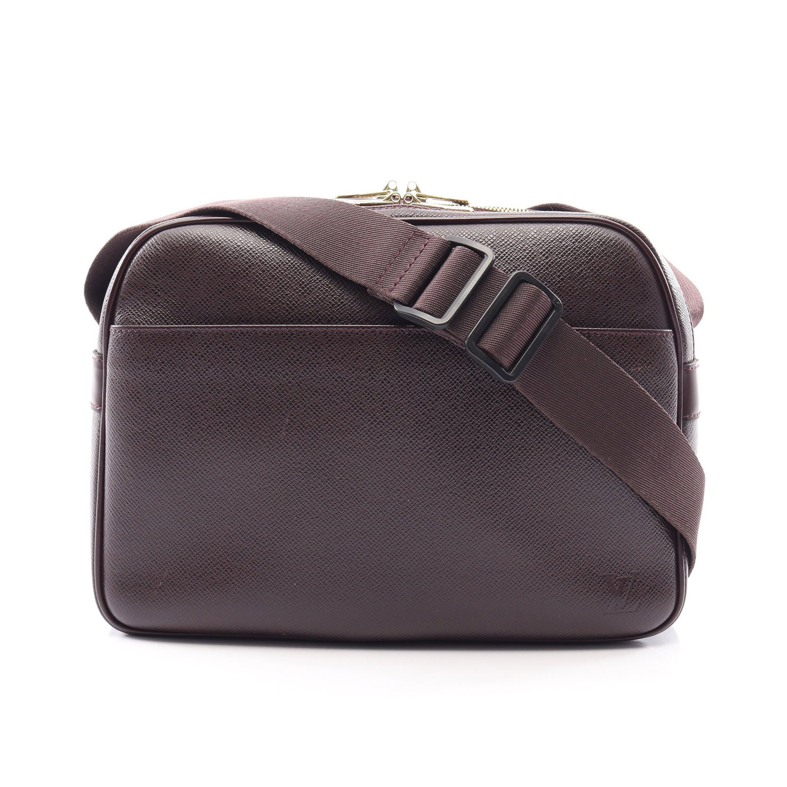 Louis Vuitton Reporter PM Taiga Bordeaux: Bordeaux Reporter PM Taiga Akajou shoulder bag in leather, model M30156. Product no.: SP0042. Size: H22 x W25-29 x D14 cm; strap 83-131 cm.