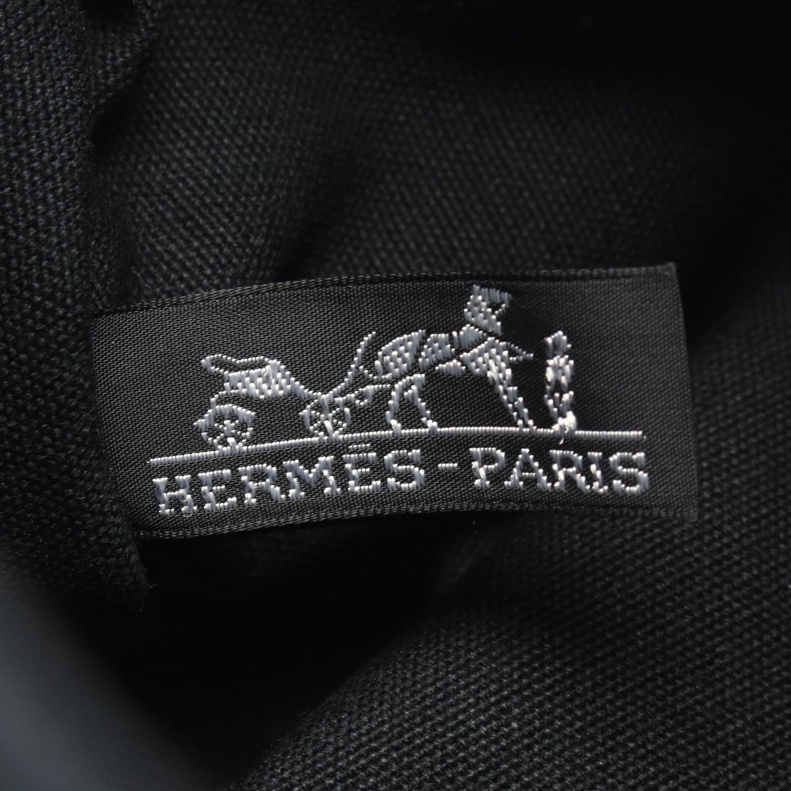 Hermes Troca Horizontal PM Tote Black - 4