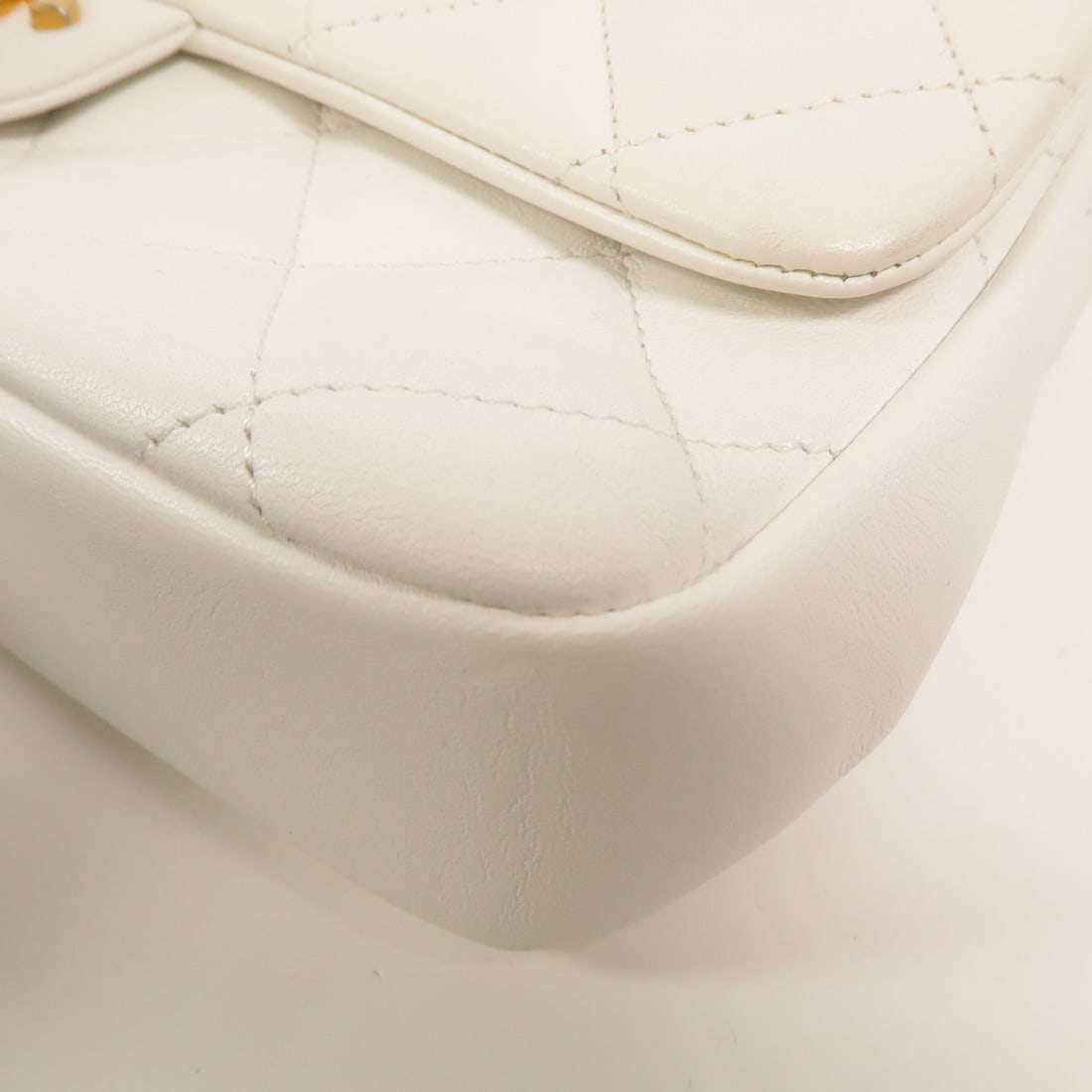 Chanel In The Loop Medium White - 12