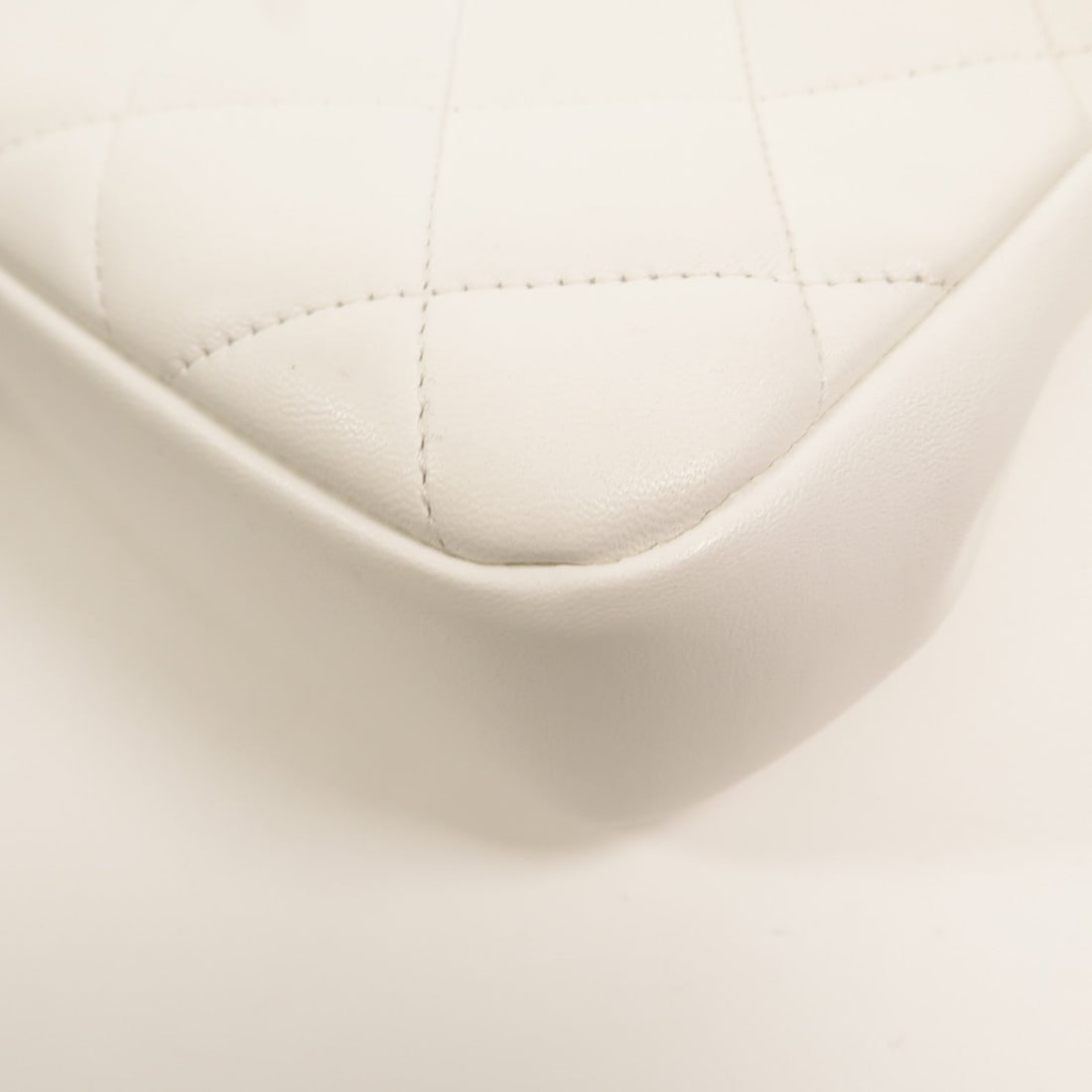 Chanel In The Loop Medium White - 14