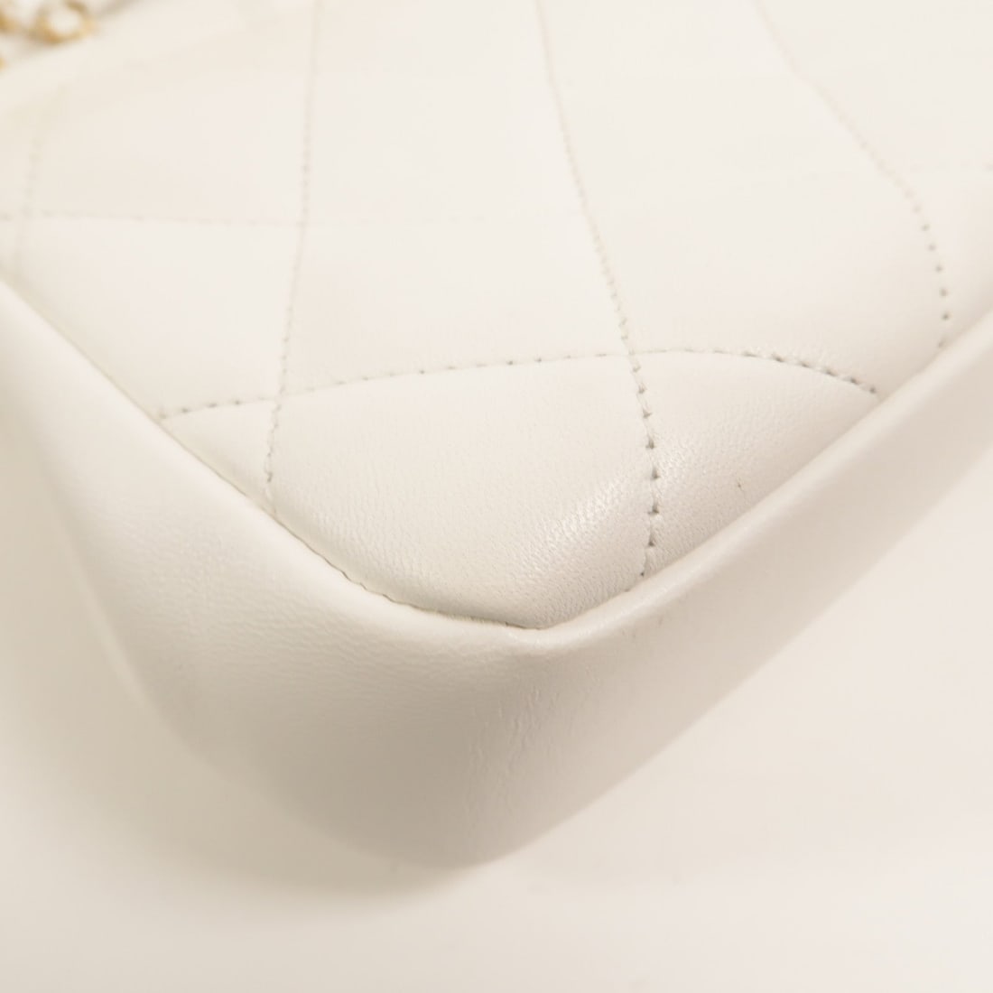 Chanel In The Loop Medium White - 15
