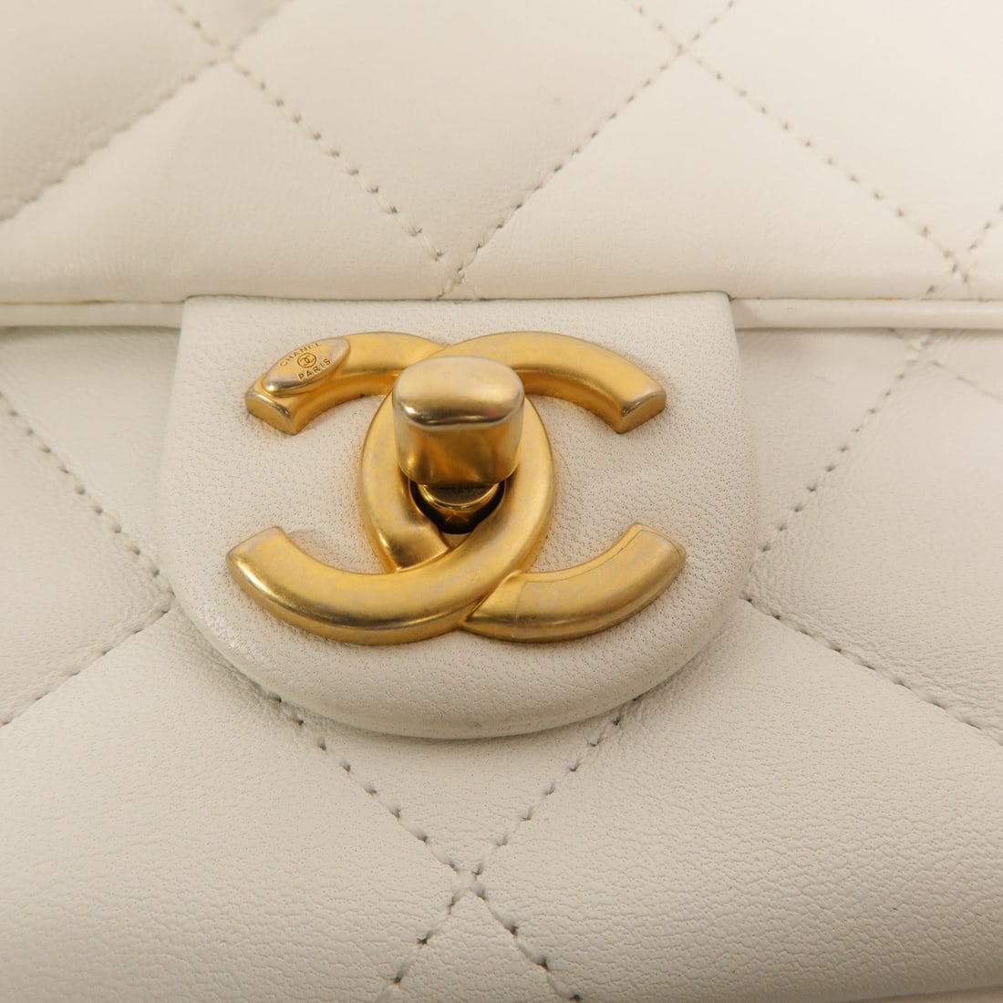Chanel In The Loop Medium White - 9