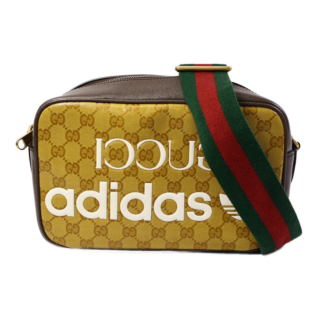 Gucci x adidas GG Crystal Yellow: GHW. Yellow GUCCI x adidas GG Crystal shoulder bag in PVC coated canvas, model 702427. Accessories: storage bags, shoulder strap. Product no.: 498879. Size: W25 x H16 x D9 cm; shoulder 82.5-122 cm.