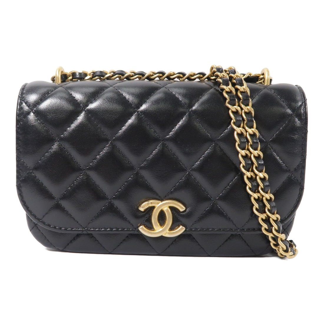 Chanel Chain Shoulder Lamb Black GHW: Black chain shoulder bag in lambskin with gold hardware. Accessories: hologram sticker. Product no.: UH835TEC. Size: W18 x H11 x D4 cm; shoulder 66-120 cm.