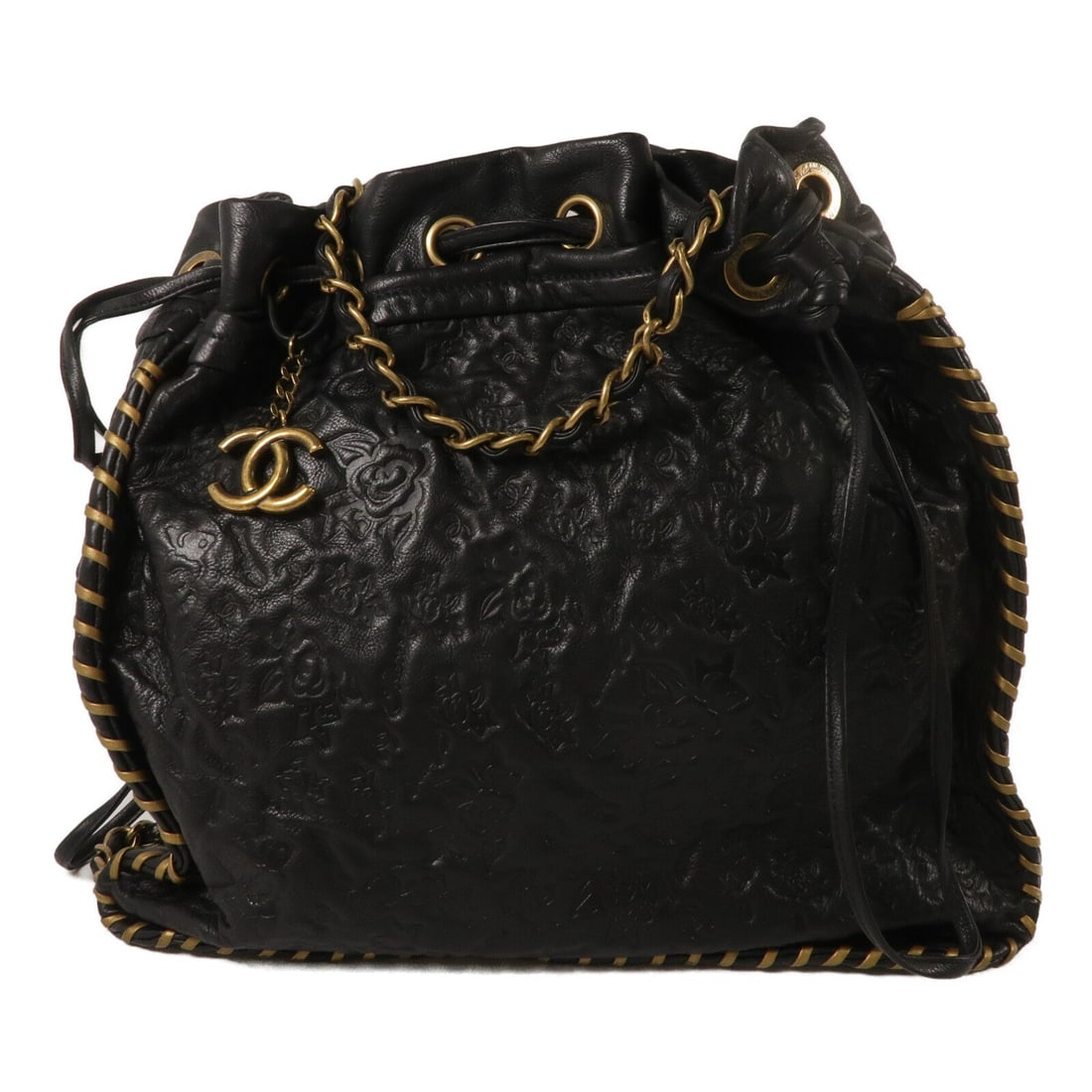 Chanel Chain Shoulder Calfskin Black: GHW. Black chain shoulder bag in calfskin. Accessories: storage bags, hologram sticker. Product no.: 14180726. Size: W35 x H31 x D4 cm; shoulder max 106 cm.