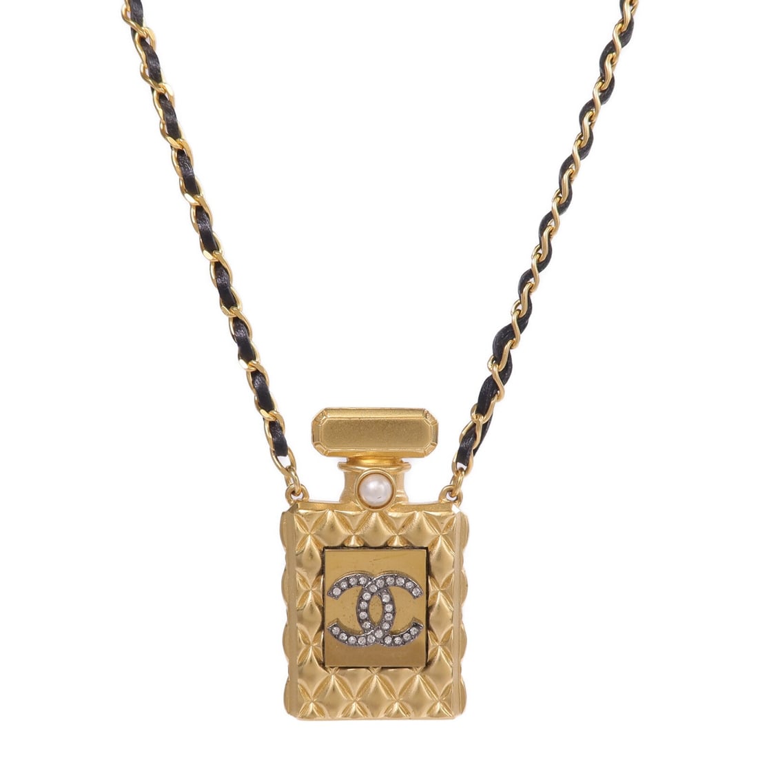 Chanel CC Gold Metal Necklace: Gold CC necklace in metal; includes storage box; neck 64cm; motif 27 x 47mm.