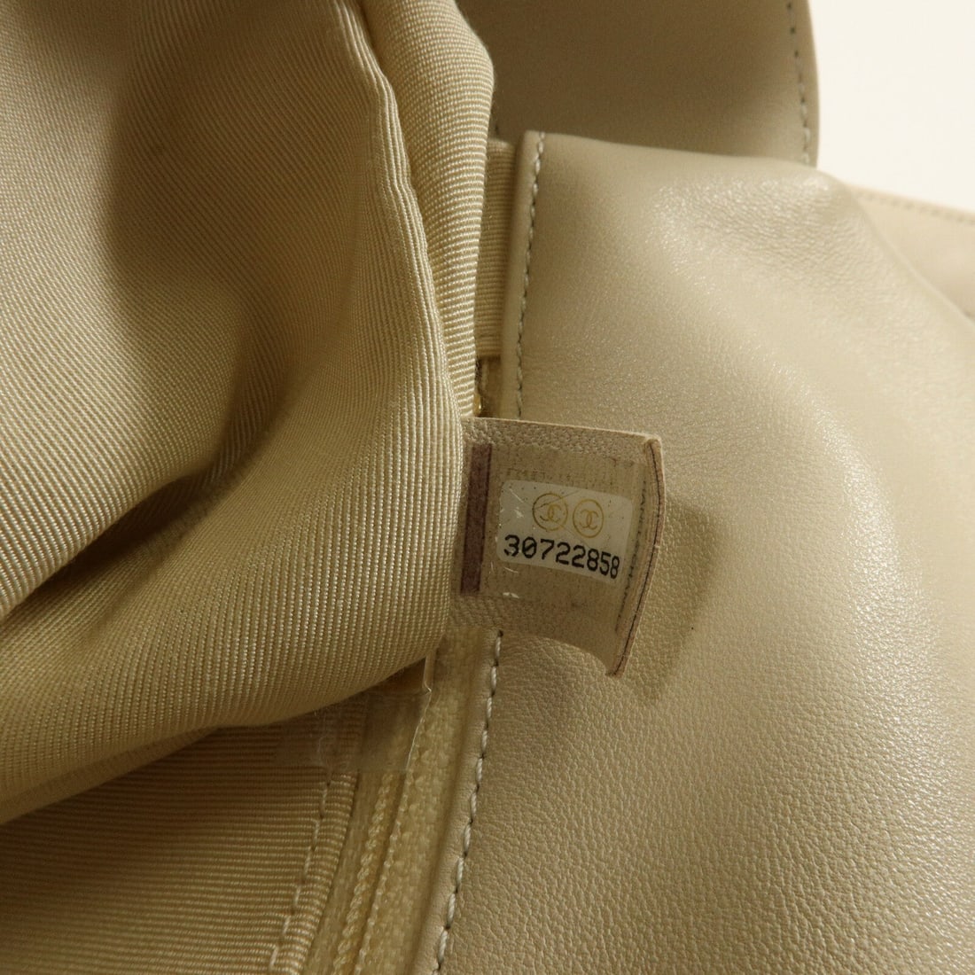 Chanel 19 Medium Shoulder White - 7
