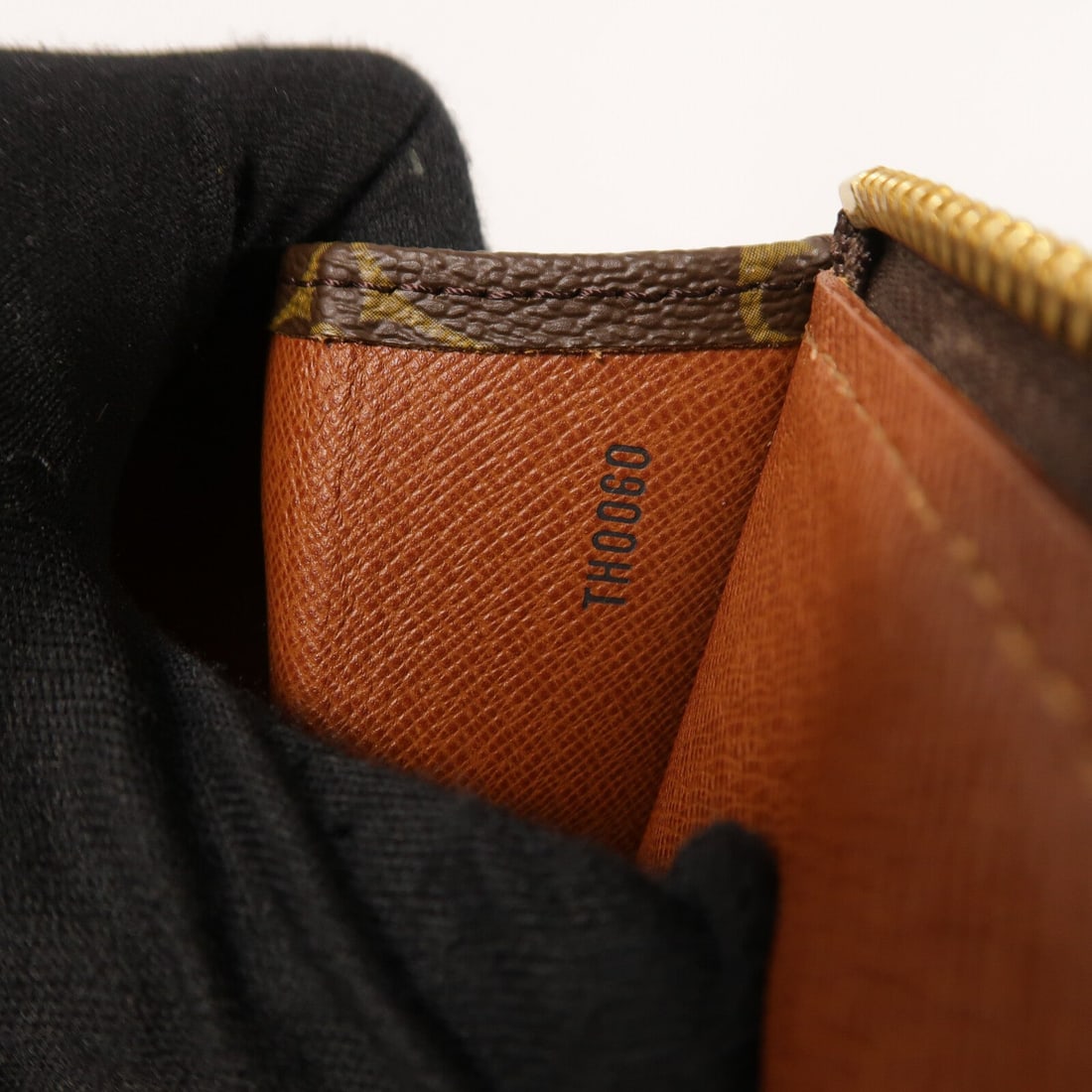 Louis Vuitton Poche Documents Monogram - 8