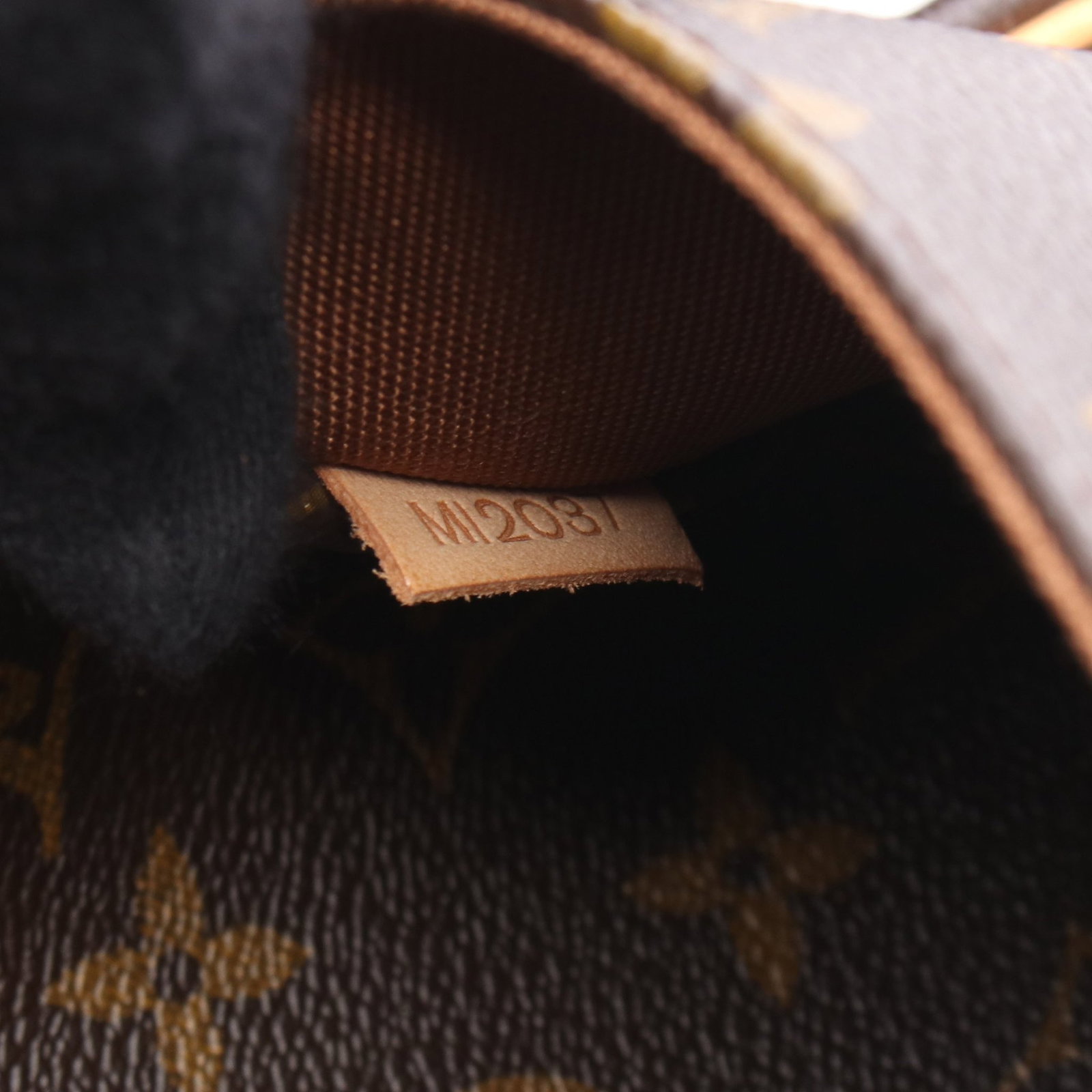 Louis Vuitton Bosphore Messenger PM - 5