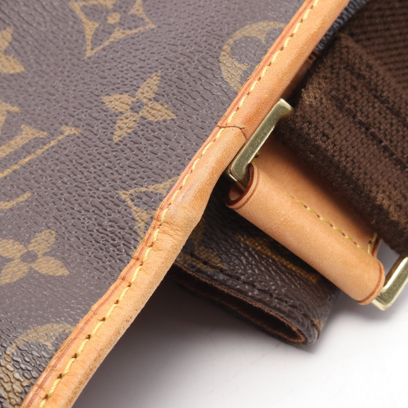 Louis Vuitton Bosphore Messenger PM - 7