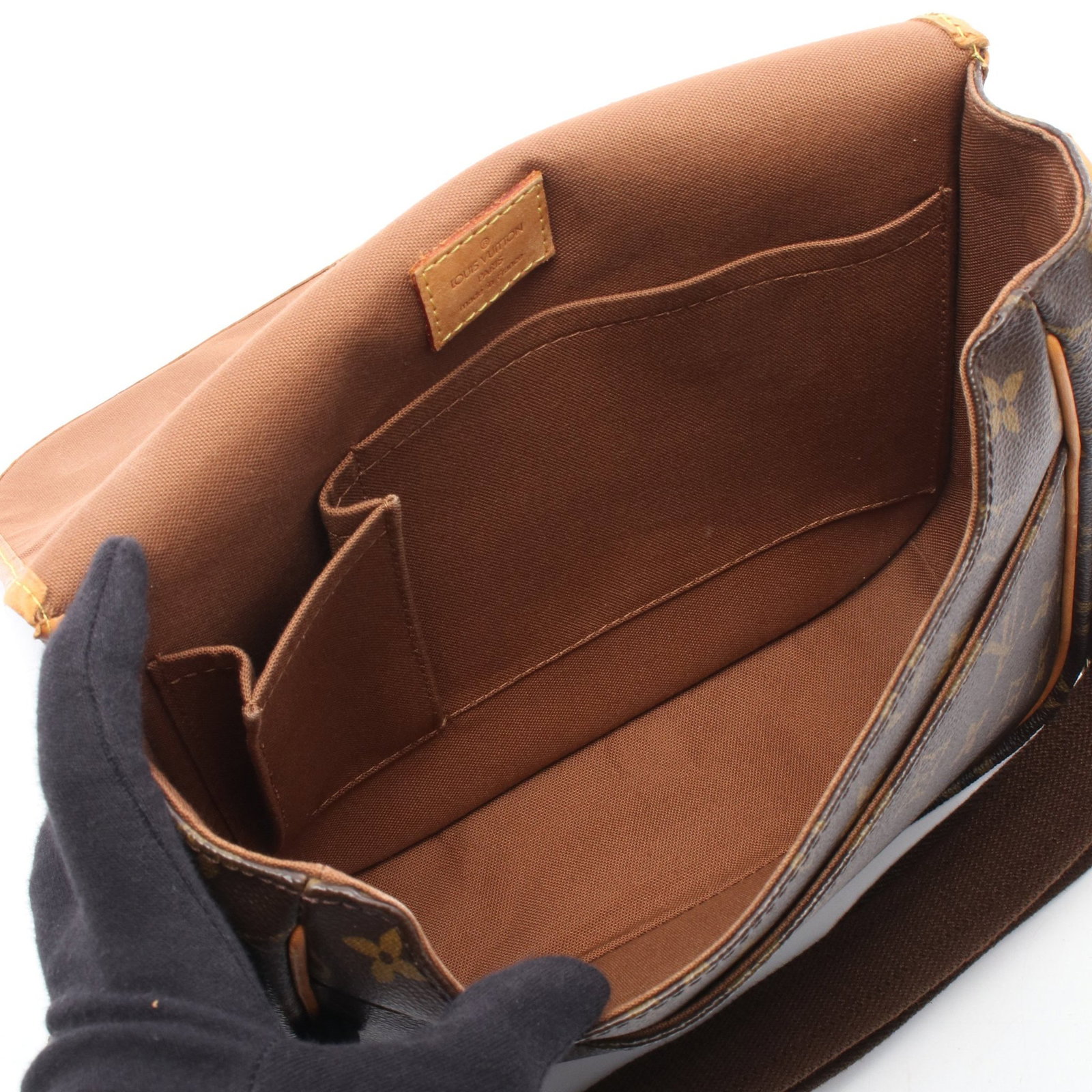 Louis Vuitton Bosphore Messenger PM - 3