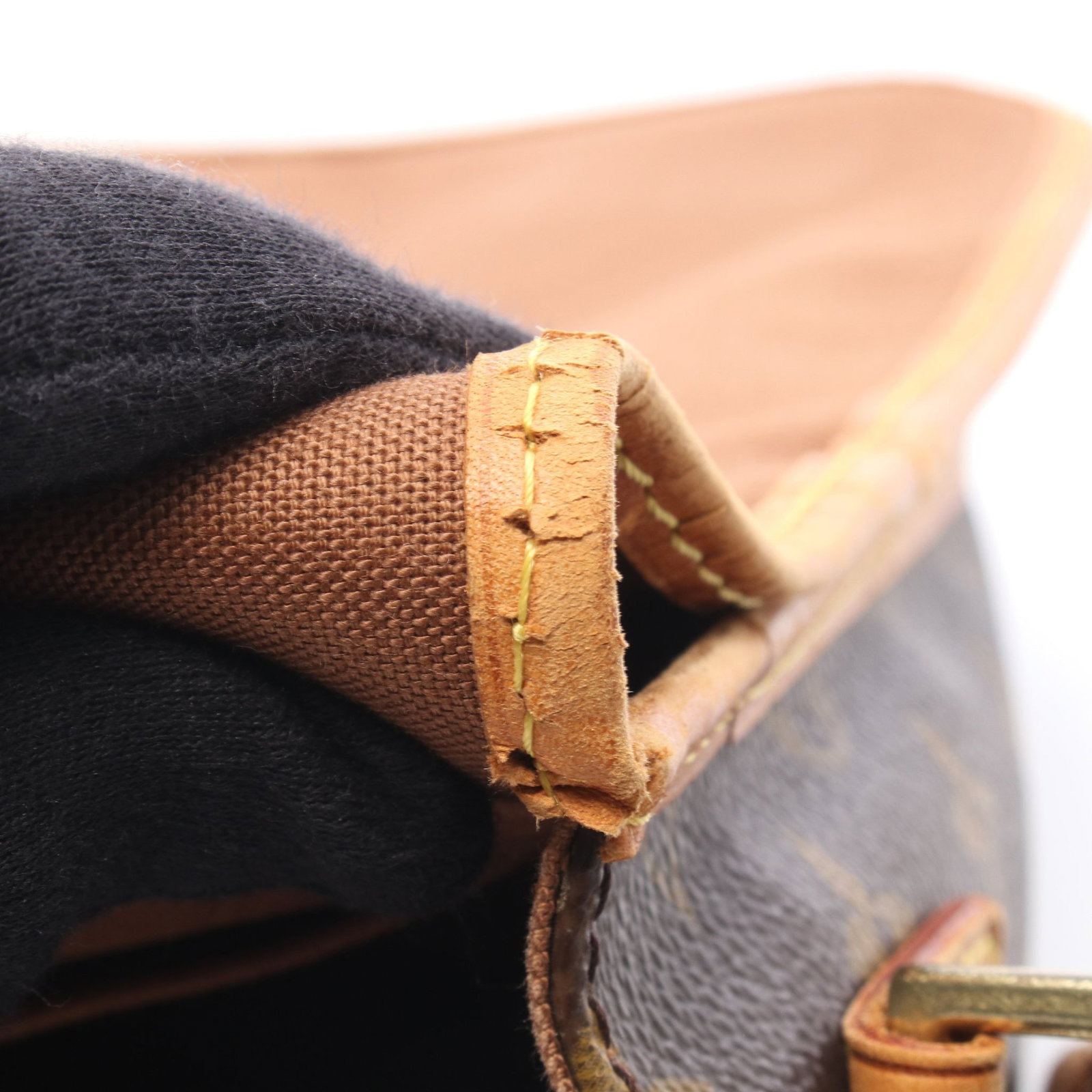 Louis Vuitton Bosphore Messenger PM - 6
