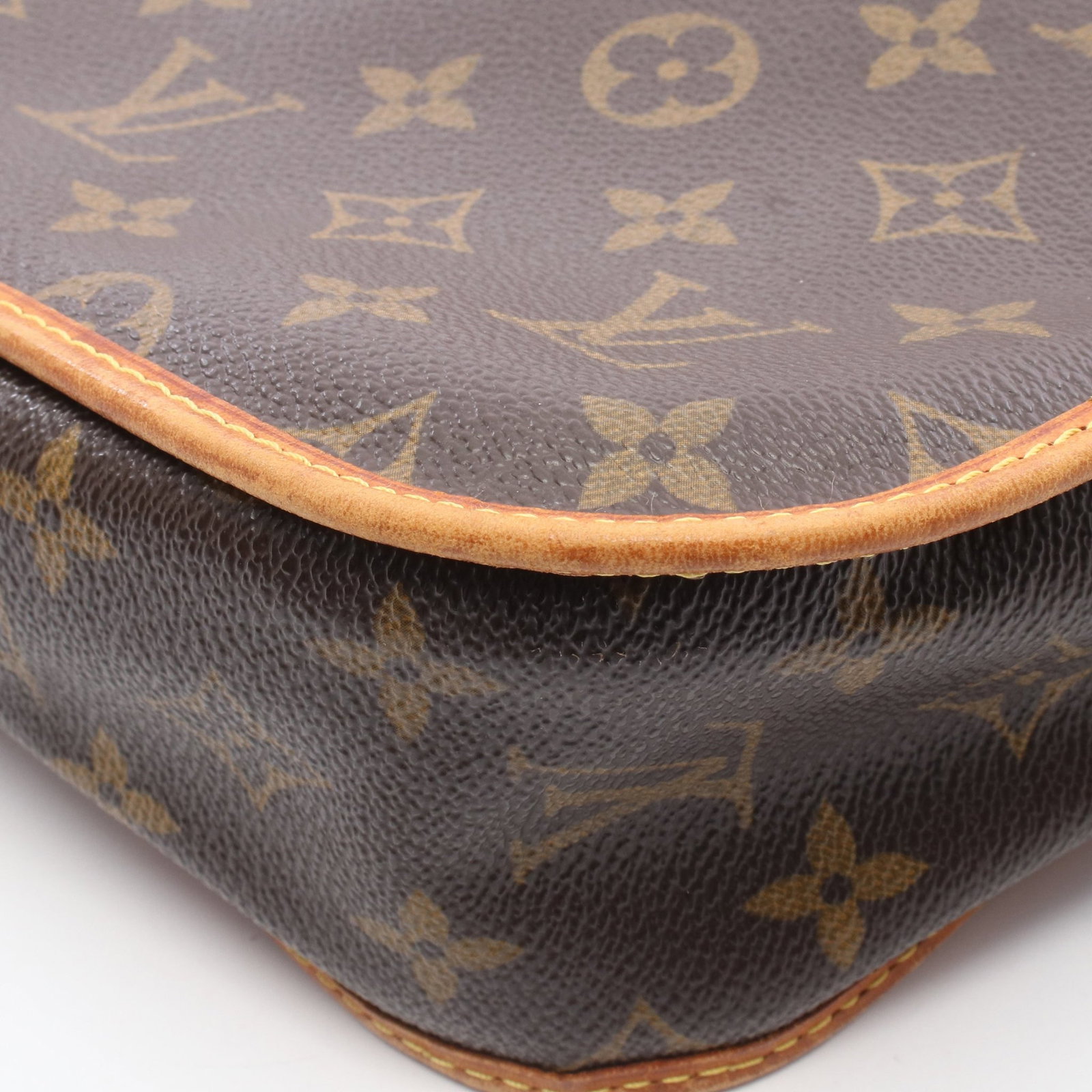 Louis Vuitton Bosphore Messenger PM - 8