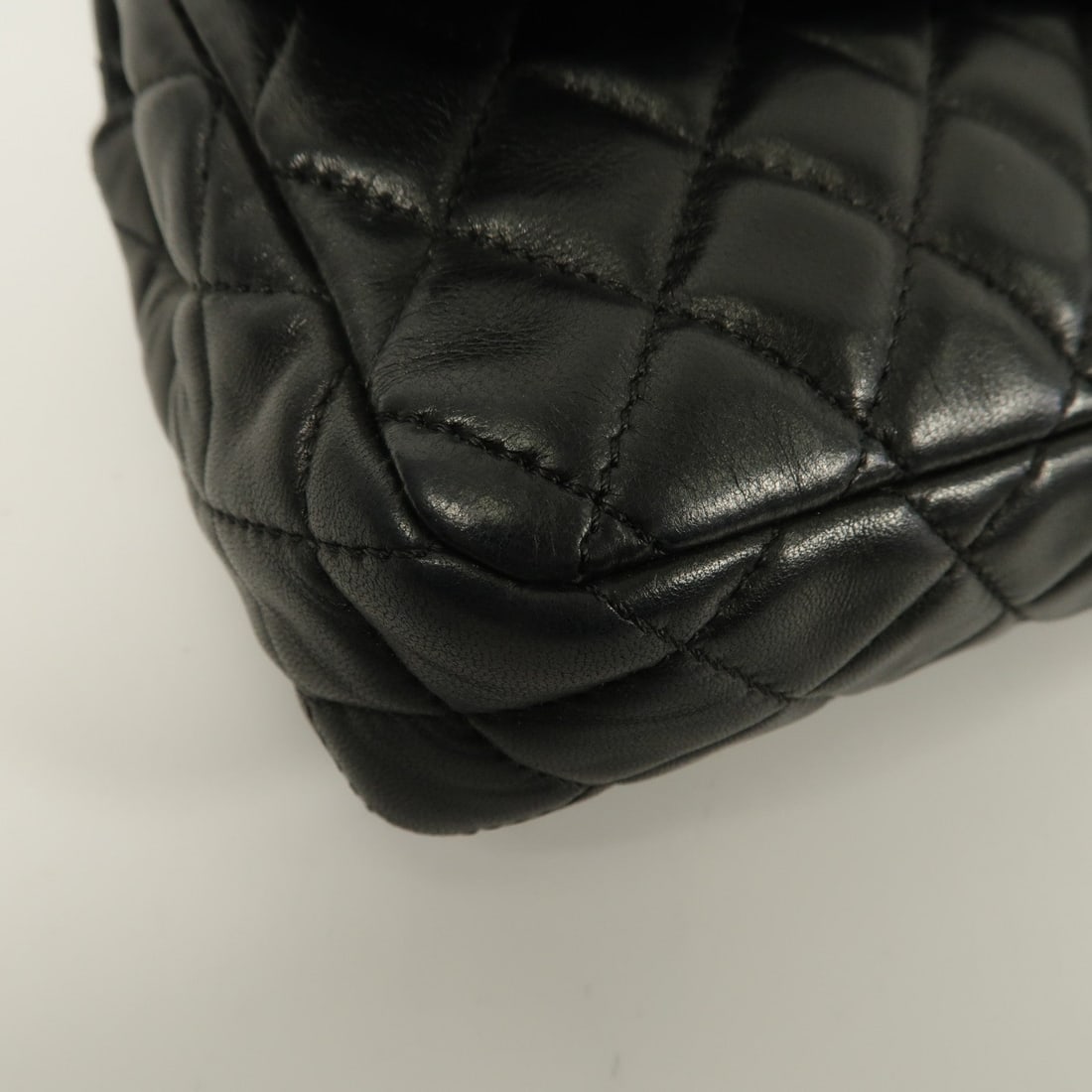 Chanel Lambskin Chain Shoulder Bag Black - 5