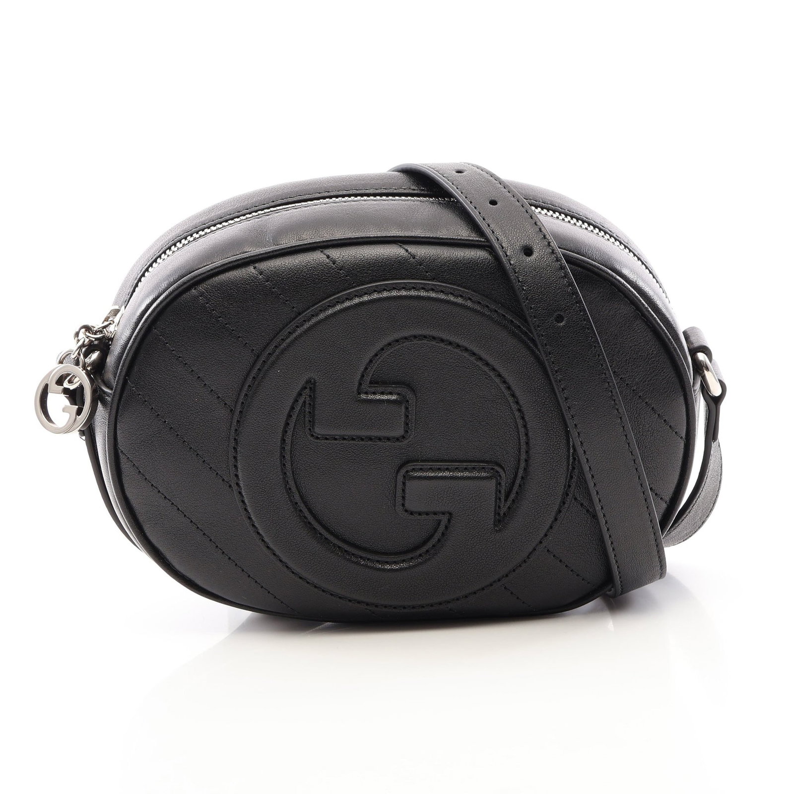 Gucci Blondie Shoulder Bag Black: Black leather Blondie shoulder bag. No accessories. Size 14.5 x 16/21 x 7.5 cm, strap 120 to 135 cm.