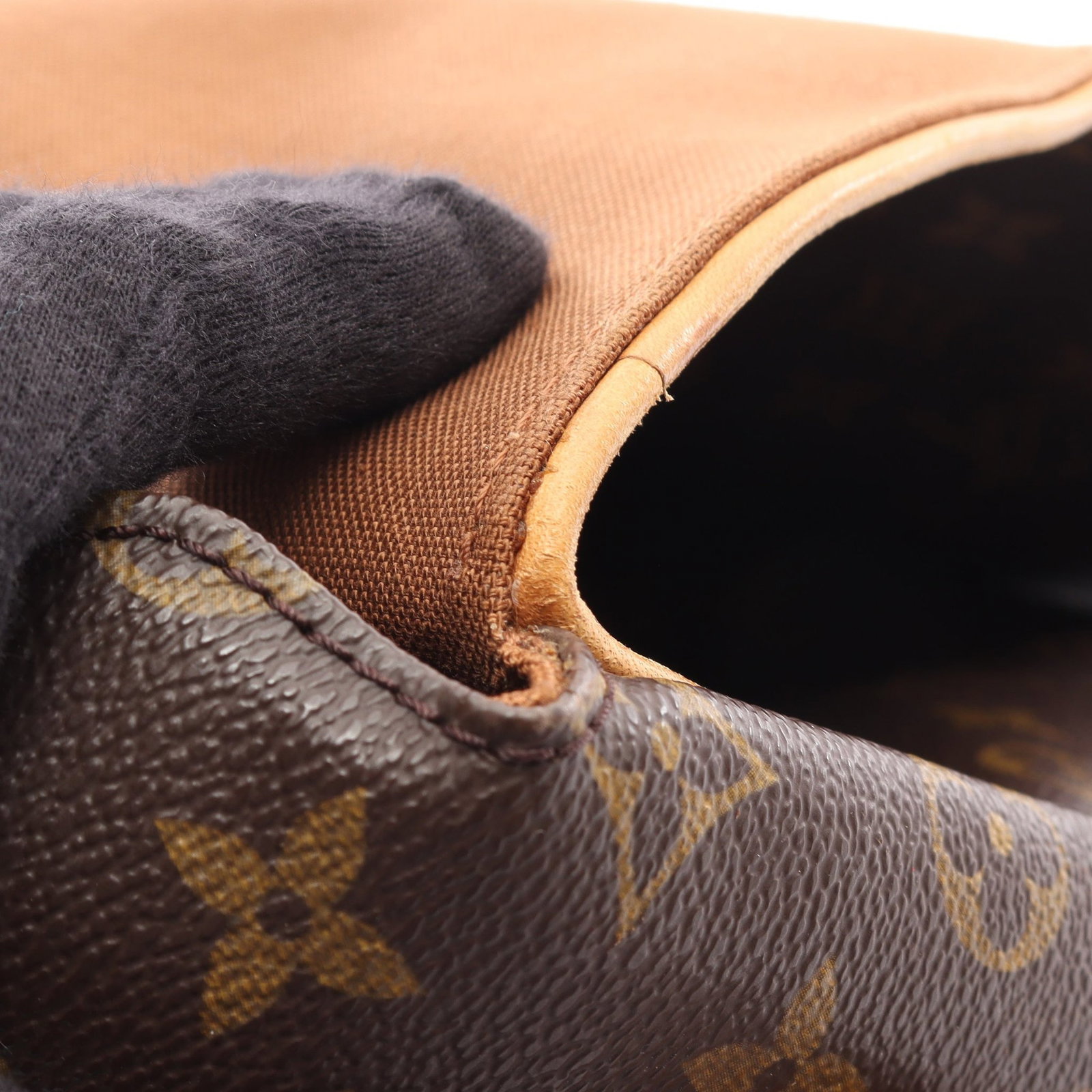 Louis Vuitton Aves Monogram Bag - 6