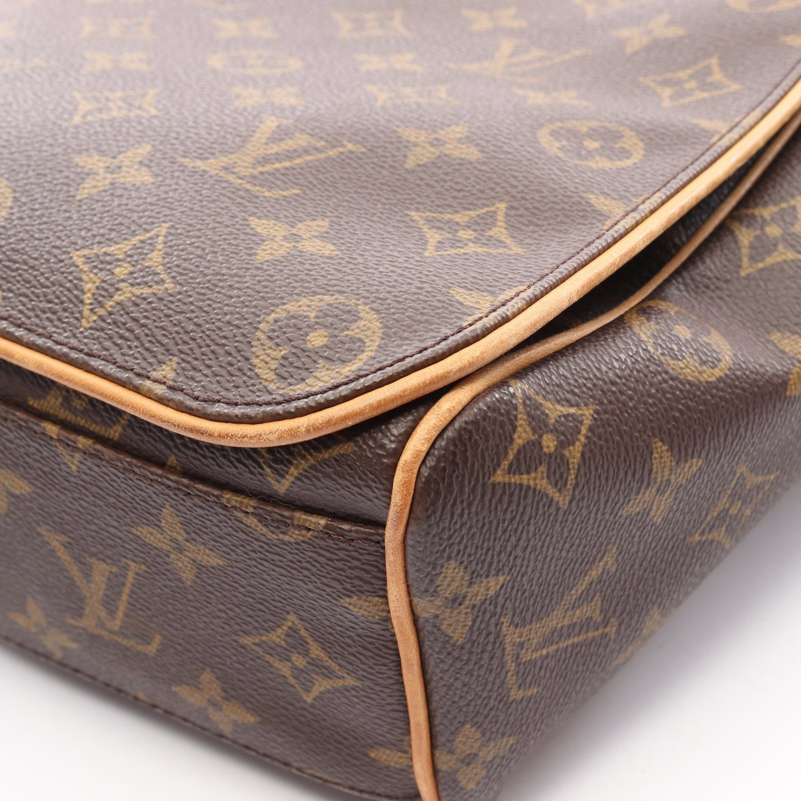 Louis Vuitton Aves Monogram Bag - 8