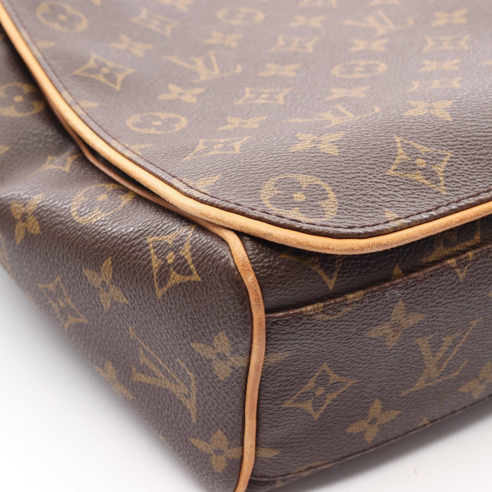 Louis Vuitton Aves Monogram Bag - 9