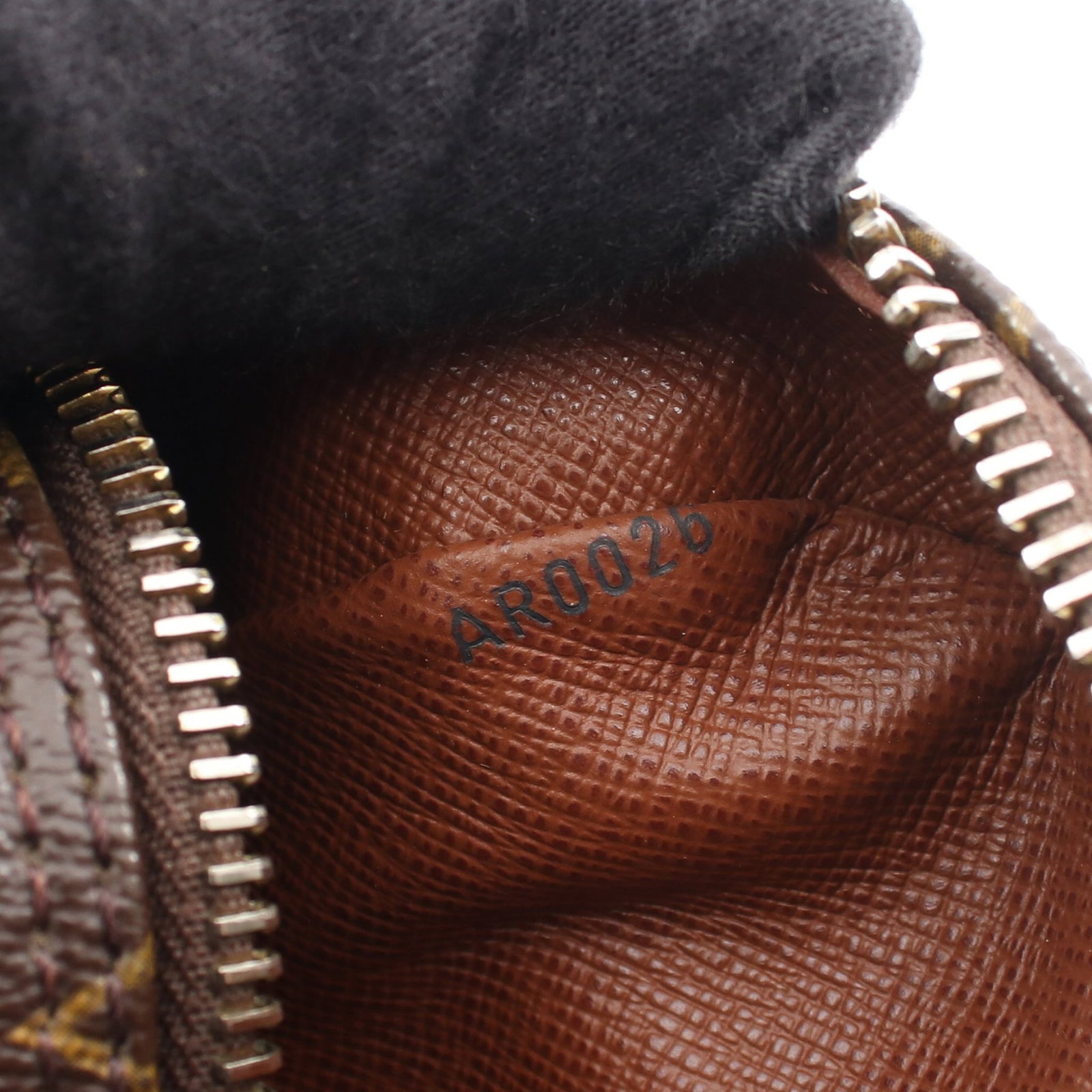 Louis Vuitton Nil Monogram Bag - 5