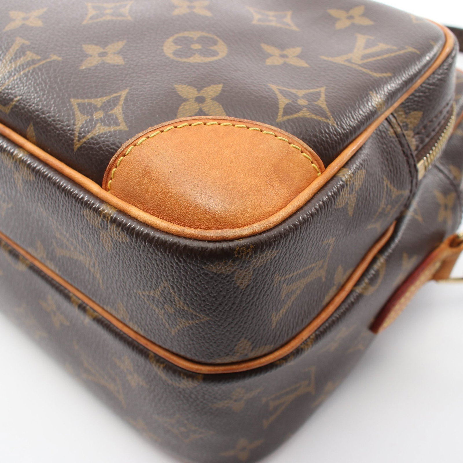 Louis Vuitton Nil Monogram Bag - 8