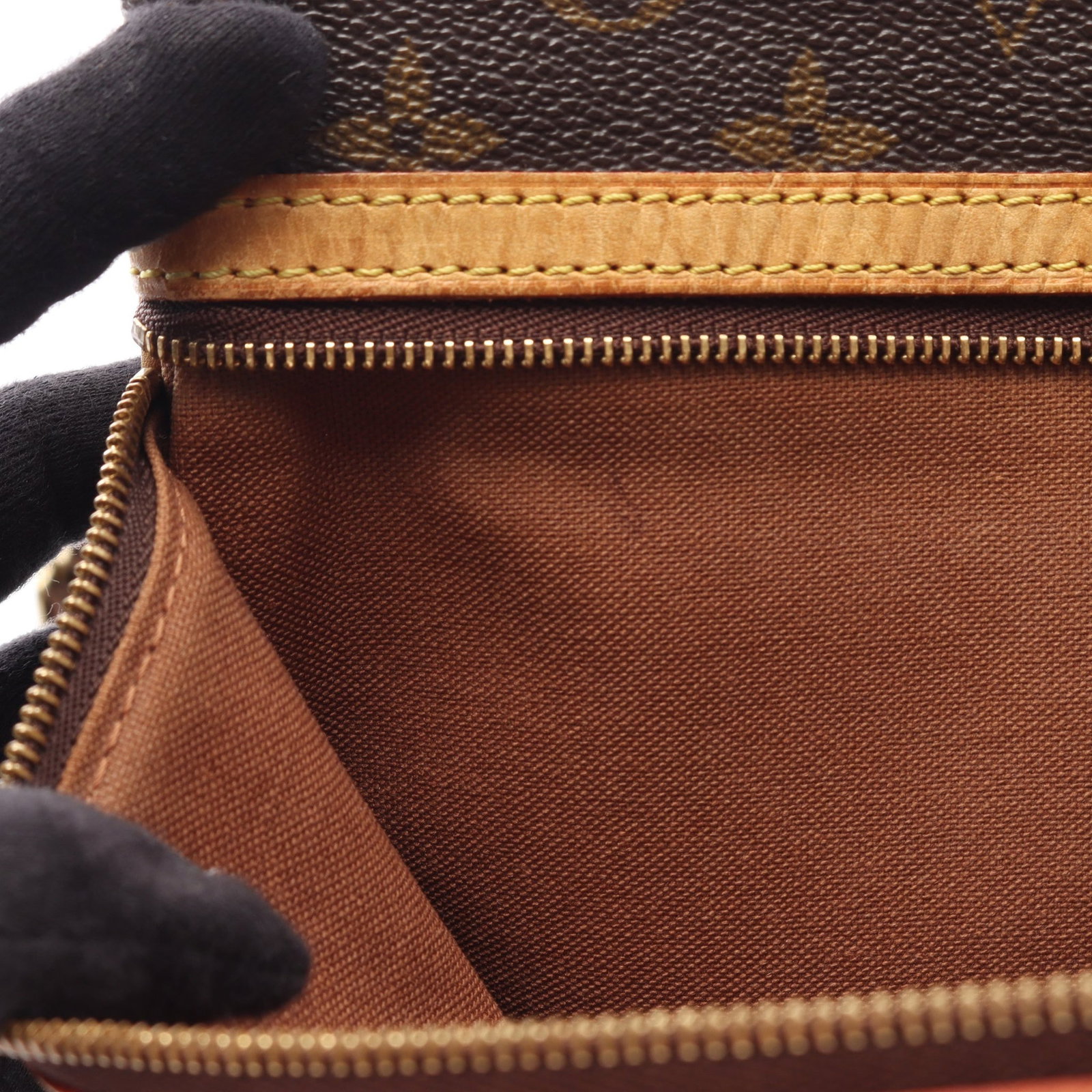 Louis Vuitton Pochette Bosphore - 6