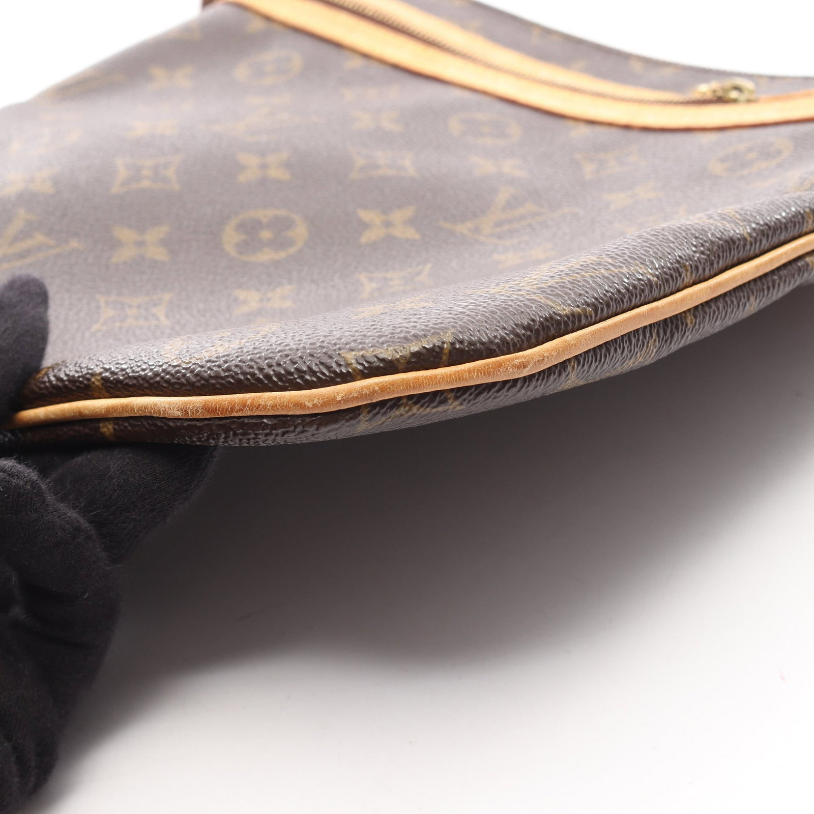 Louis Vuitton Pochette Bosphore - 9