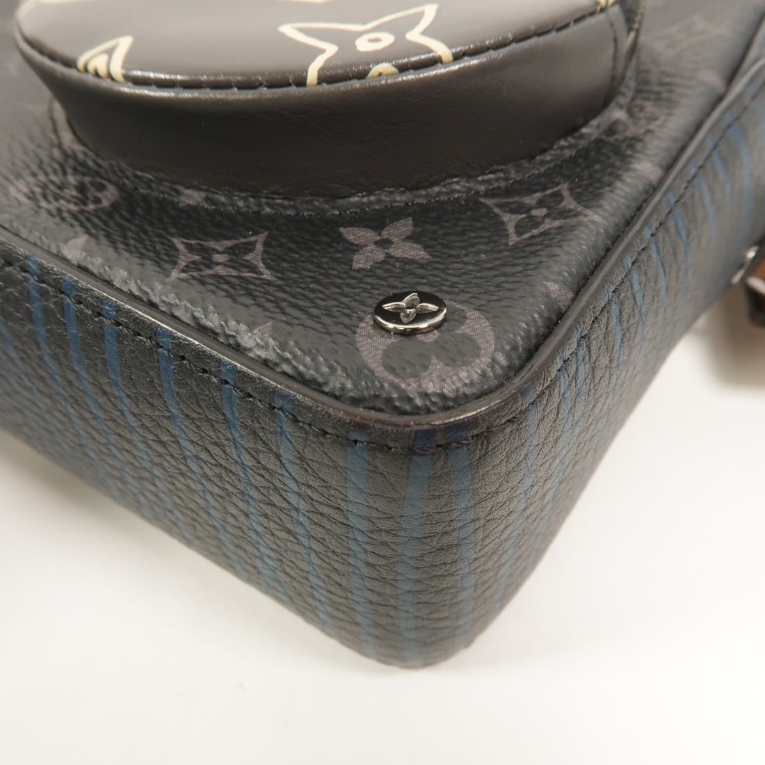 LV Volga On Strap Eclipse - 11
