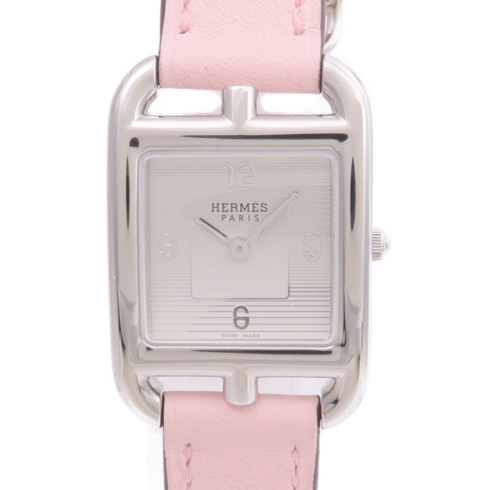 Hermes Cape Cod Quartz SS Leather Silver: Quartz watch in stainless steel and leather belt, silver color. Accessories: storage box, guarantee. Case length 33mm; case side 23mm; arm circumference 13.5cm; max arm circumference 16.5cm; band widt